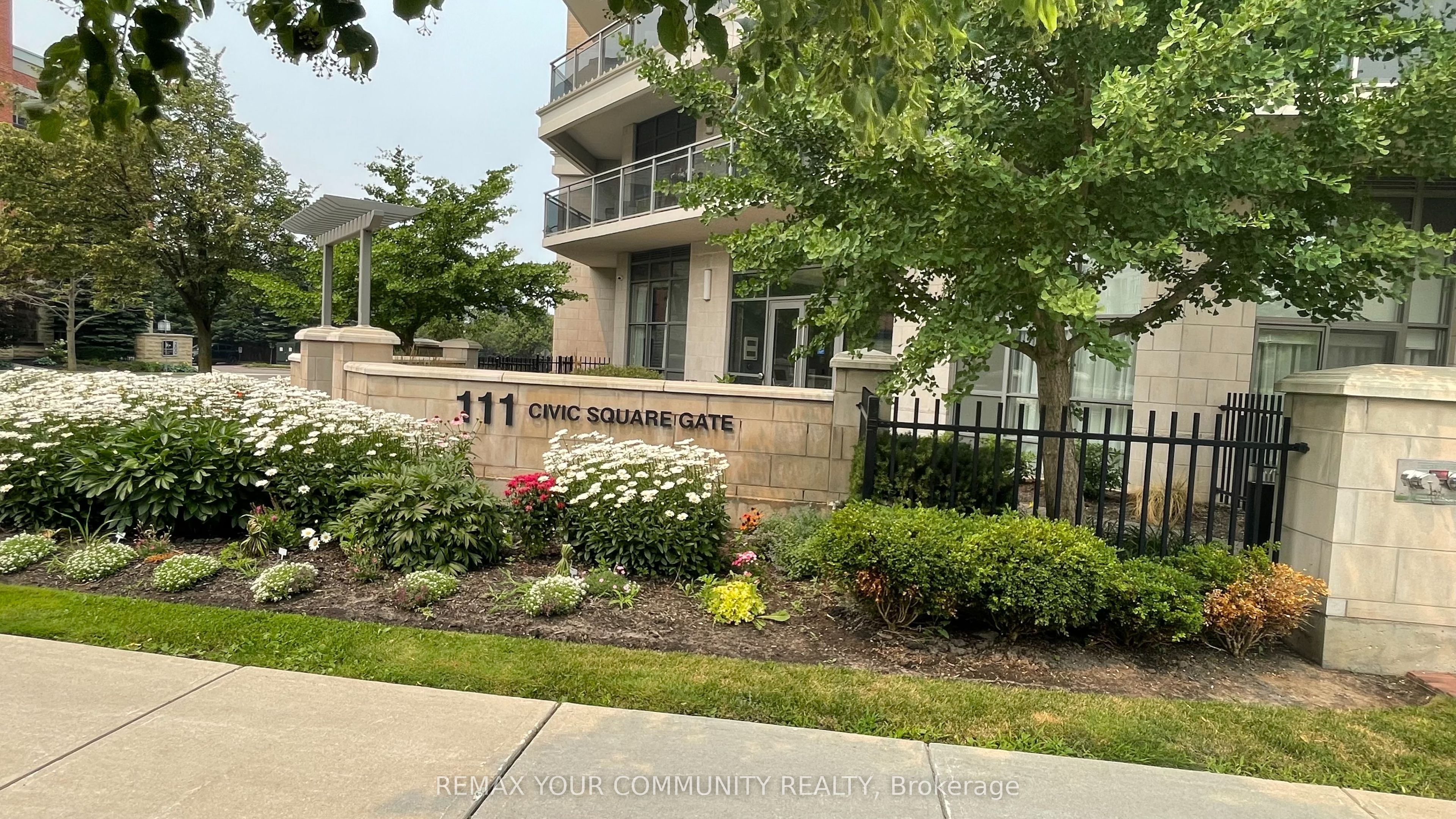 111 Civic Square Gate 222, Aurora, ON L4G 0S6 photo 2