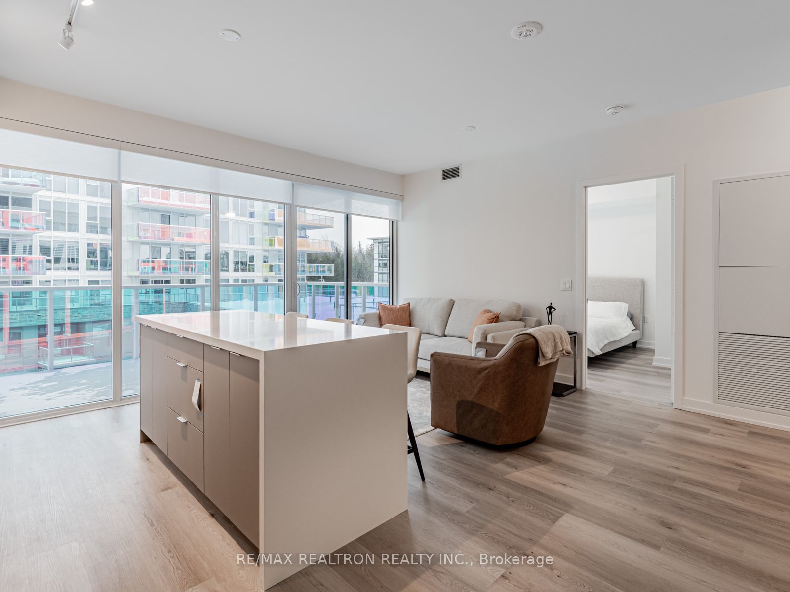333 Sunseeker Avenue 428, Innisfil, ON L9R 0R6 photo 4