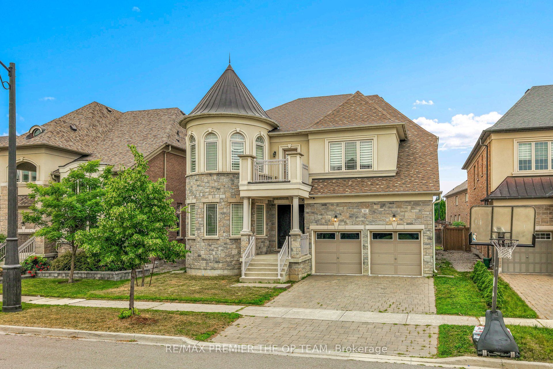 60 Chesney Crescent, Vaughan, ON L4H 4A5 photo 2
