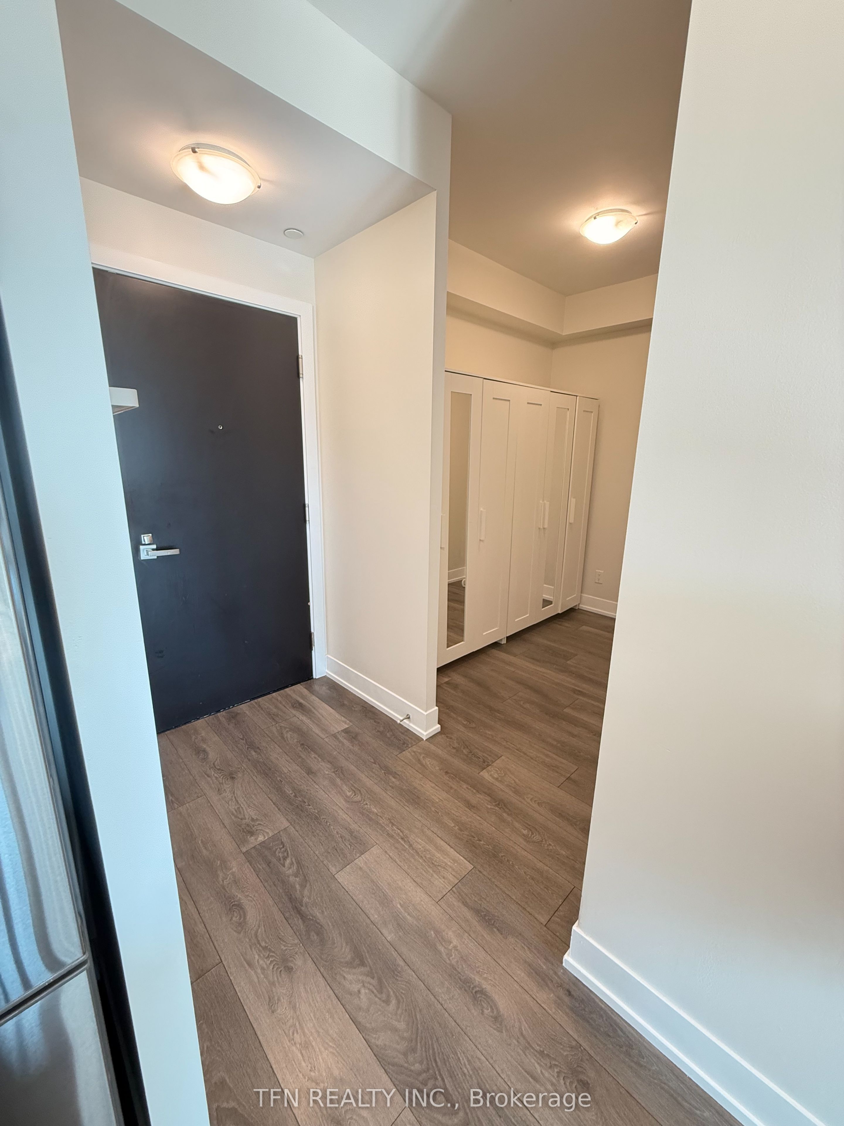 9471 Yonge Street W 612, Richmond Hill, ON L4C 1V4 photo 2