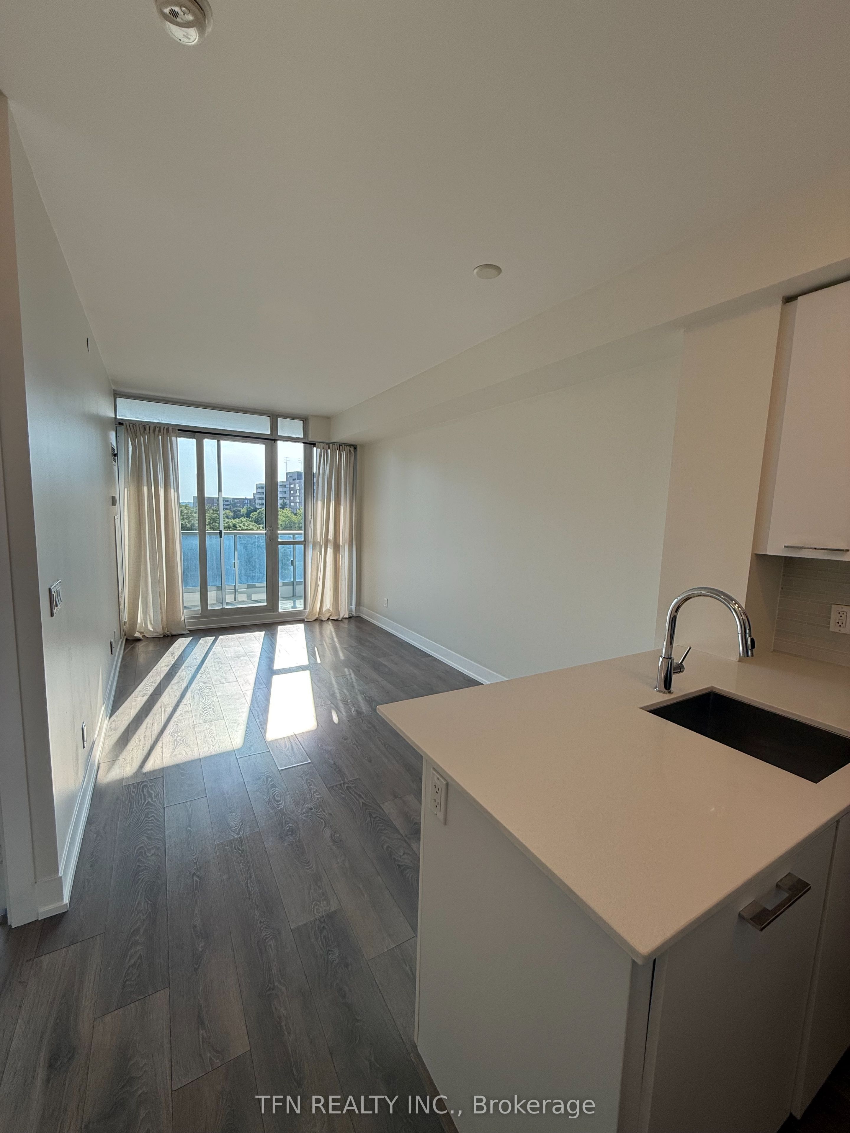 9471 Yonge Street W 612, Richmond Hill, ON L4C 1V4 photo 5