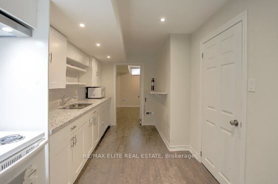155 Rideau Drive Bsmt, Richmond Hill, ON L4B 4J1 photo 4