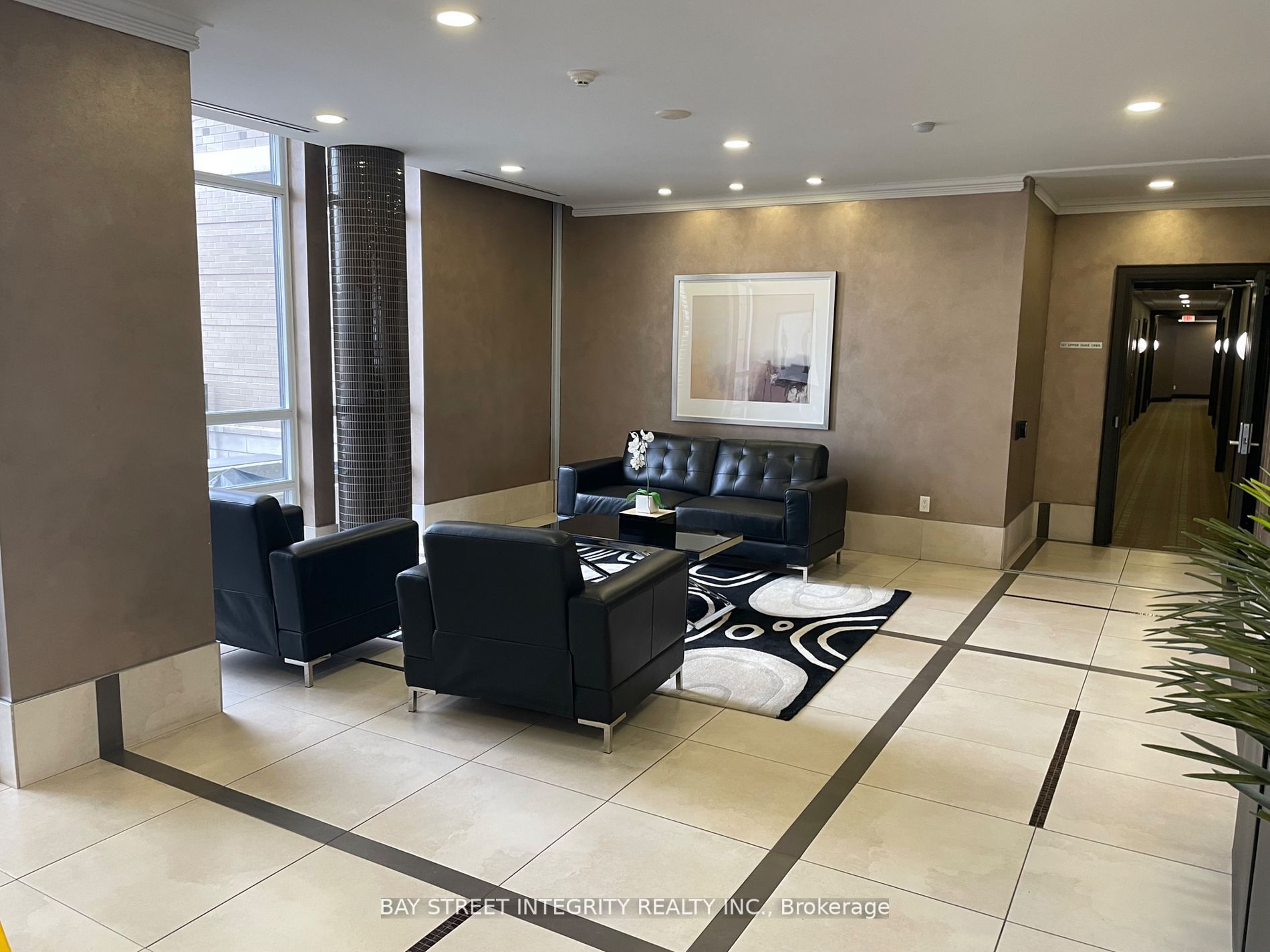 151 Upper Duke Crescent 215, Markham, ON L6G 0E1 photo 2