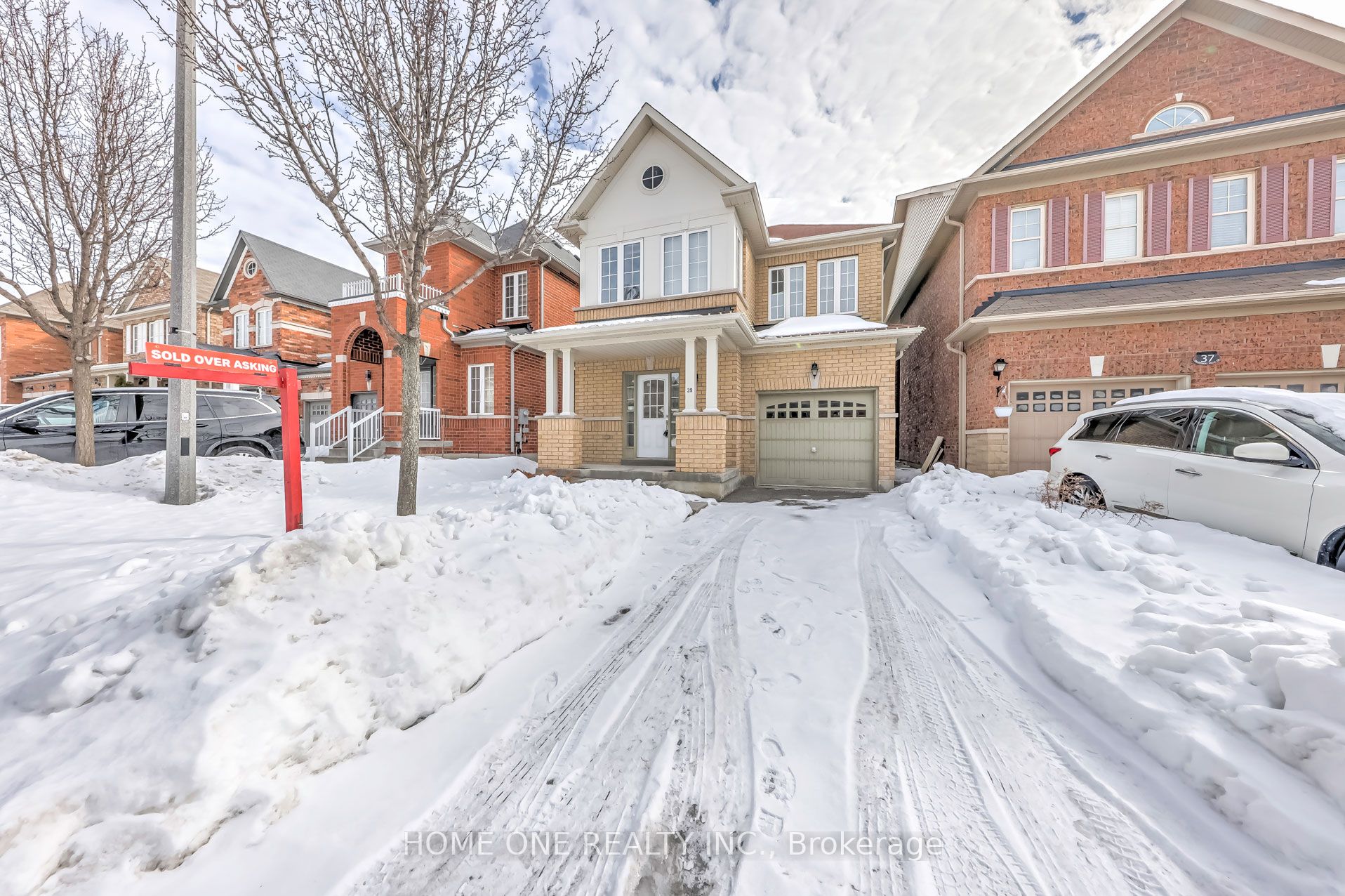 39 Silverado Hills Drive, Markham, ON L6C 0H2 photo 2