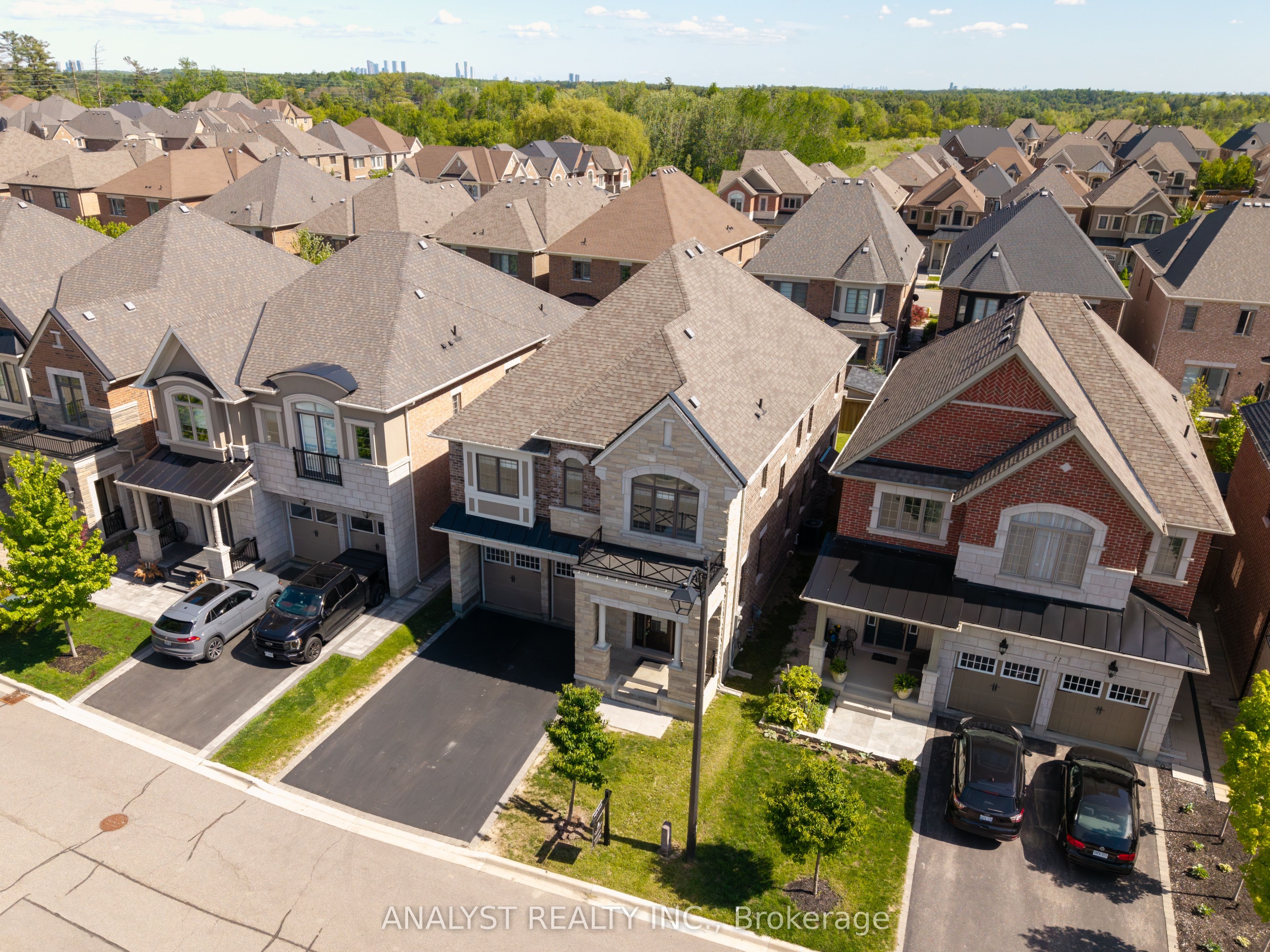 15 Streamside Street, Vaughan, ON L4H 4V3