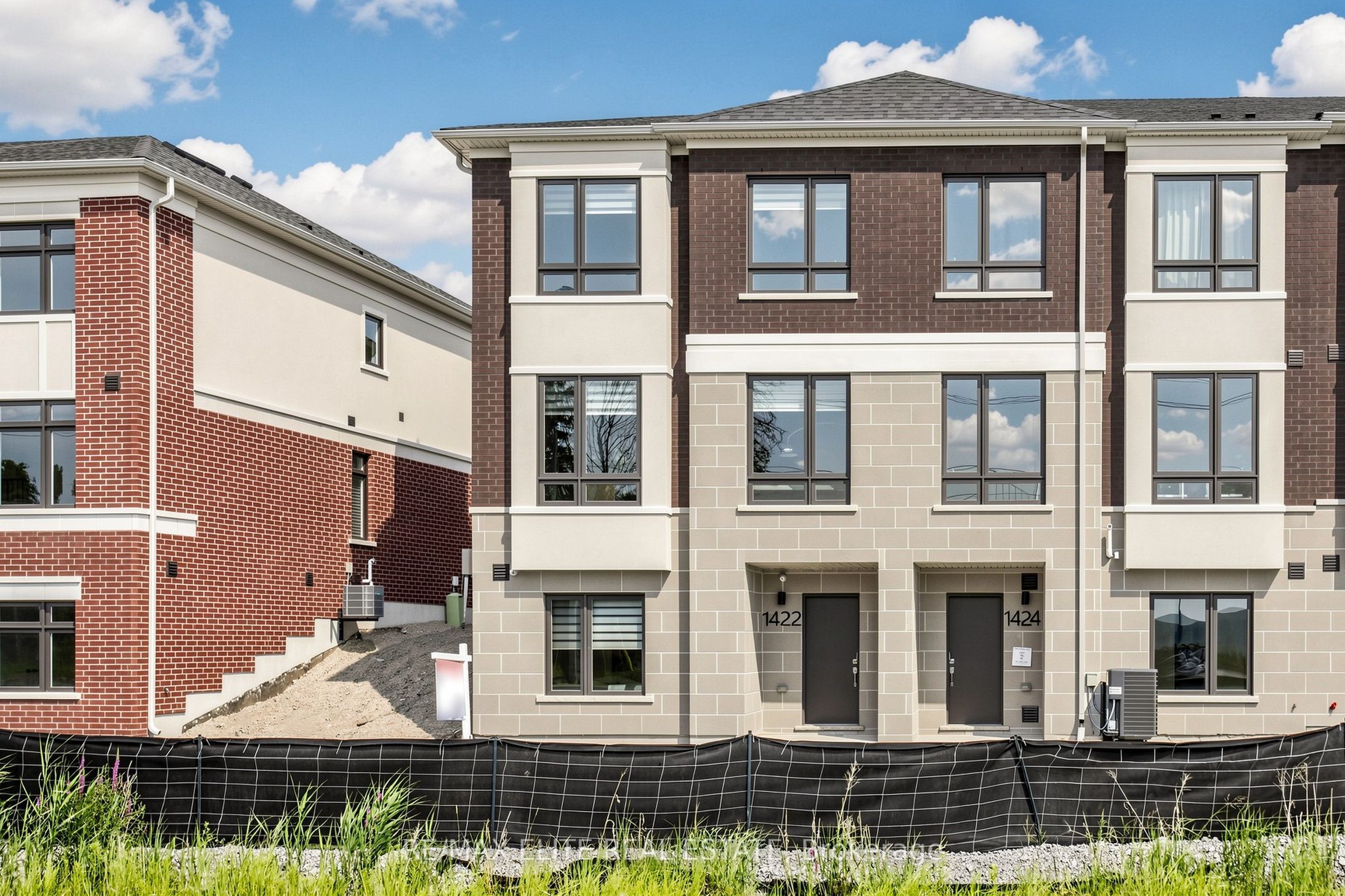 1422 19th Avenue, Richmond Hill, ON L4E 3R9 photo 2