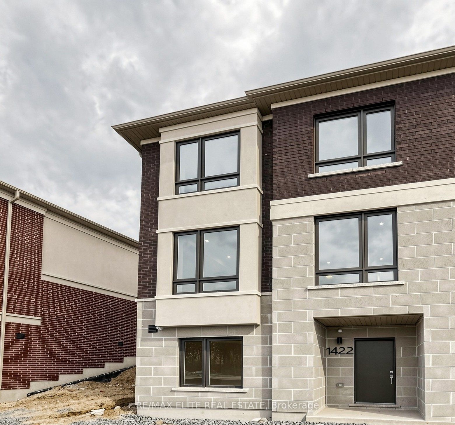 1422 19th Avenue, Richmond Hill, ON L4E 3R9 photo 3