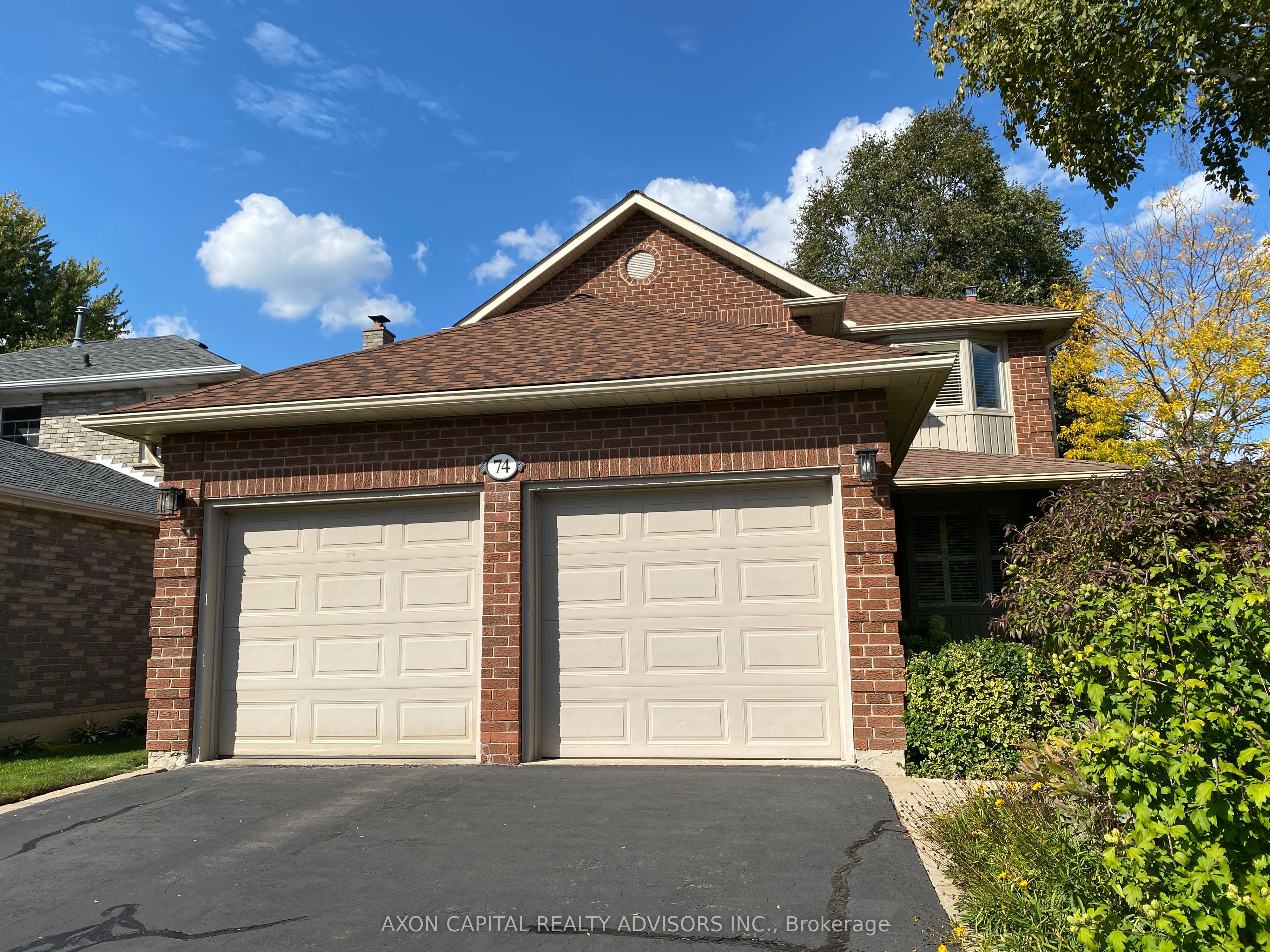74 Eleanor Circle, Richmond Hill, ON L4C 6K7 photo 2
