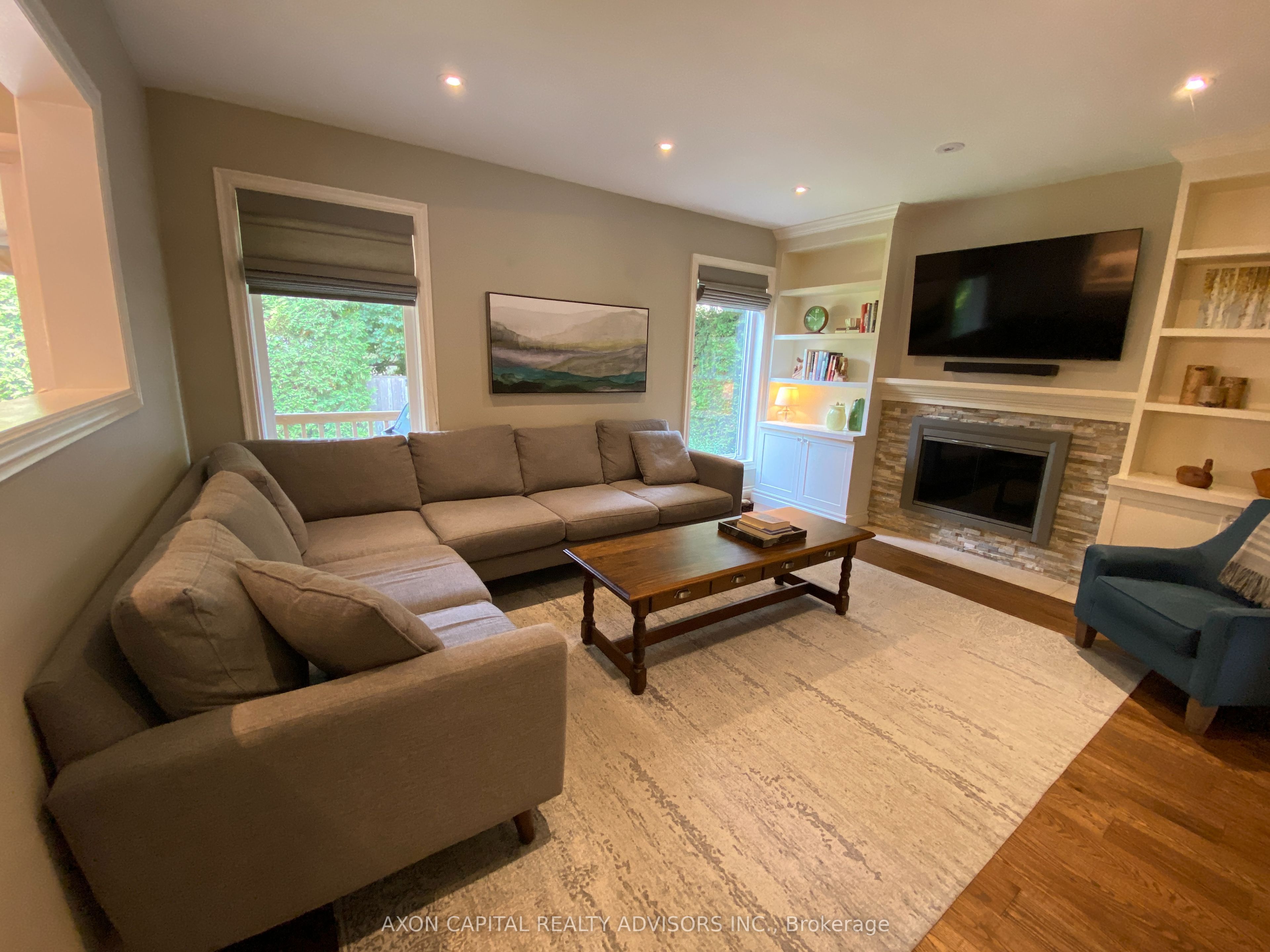 74 Eleanor Circle, Richmond Hill, ON L4C 6K7 photo 3