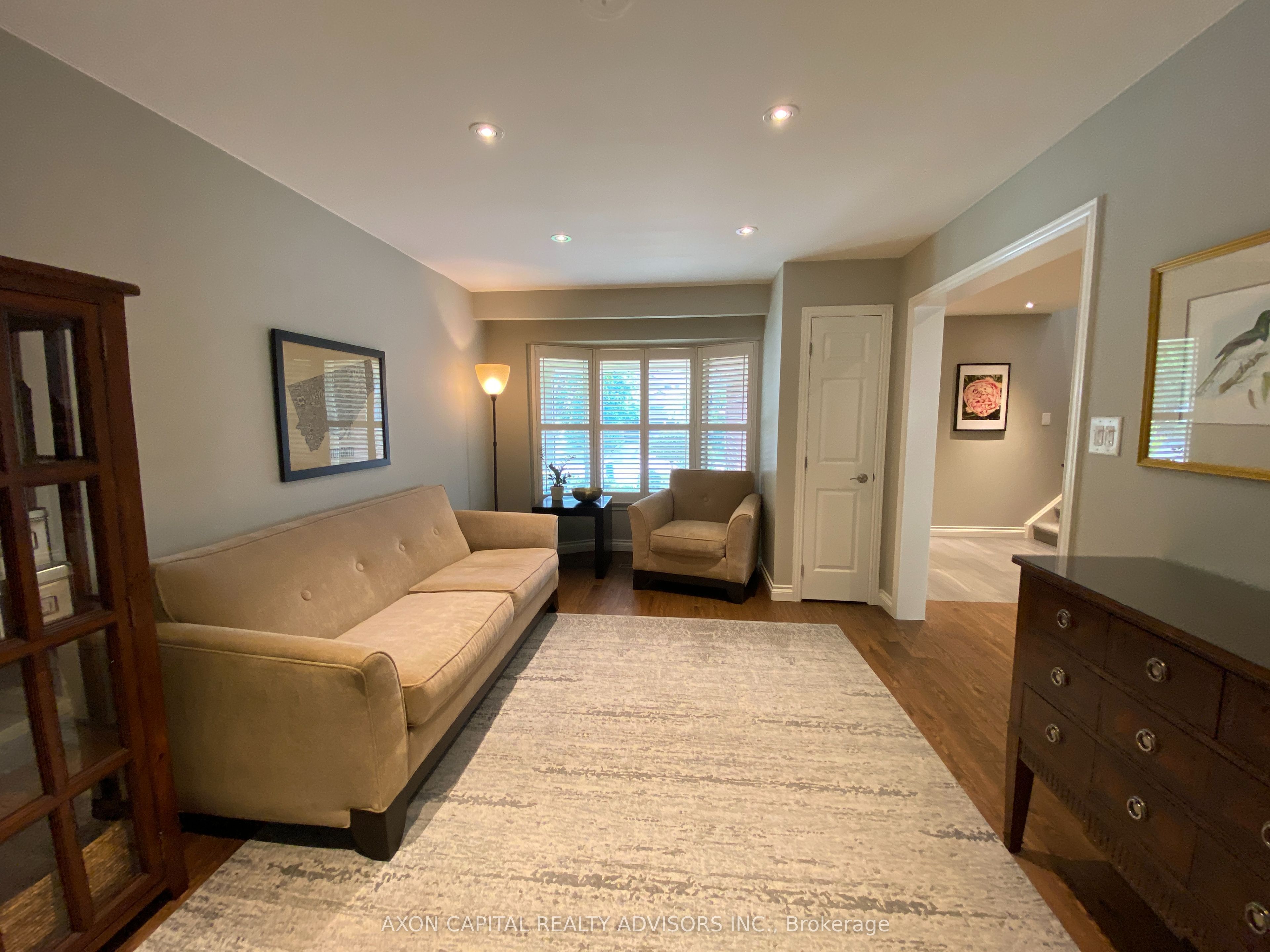 74 Eleanor Circle, Richmond Hill, ON L4C 6K7 photo 4