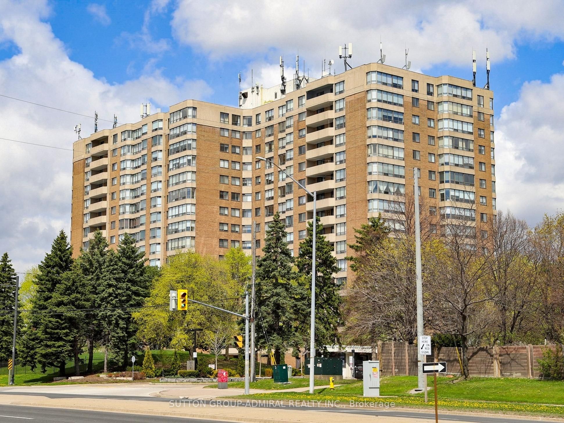 7601 Bathurst Street 312, Vaughan, ON L4J 4H5