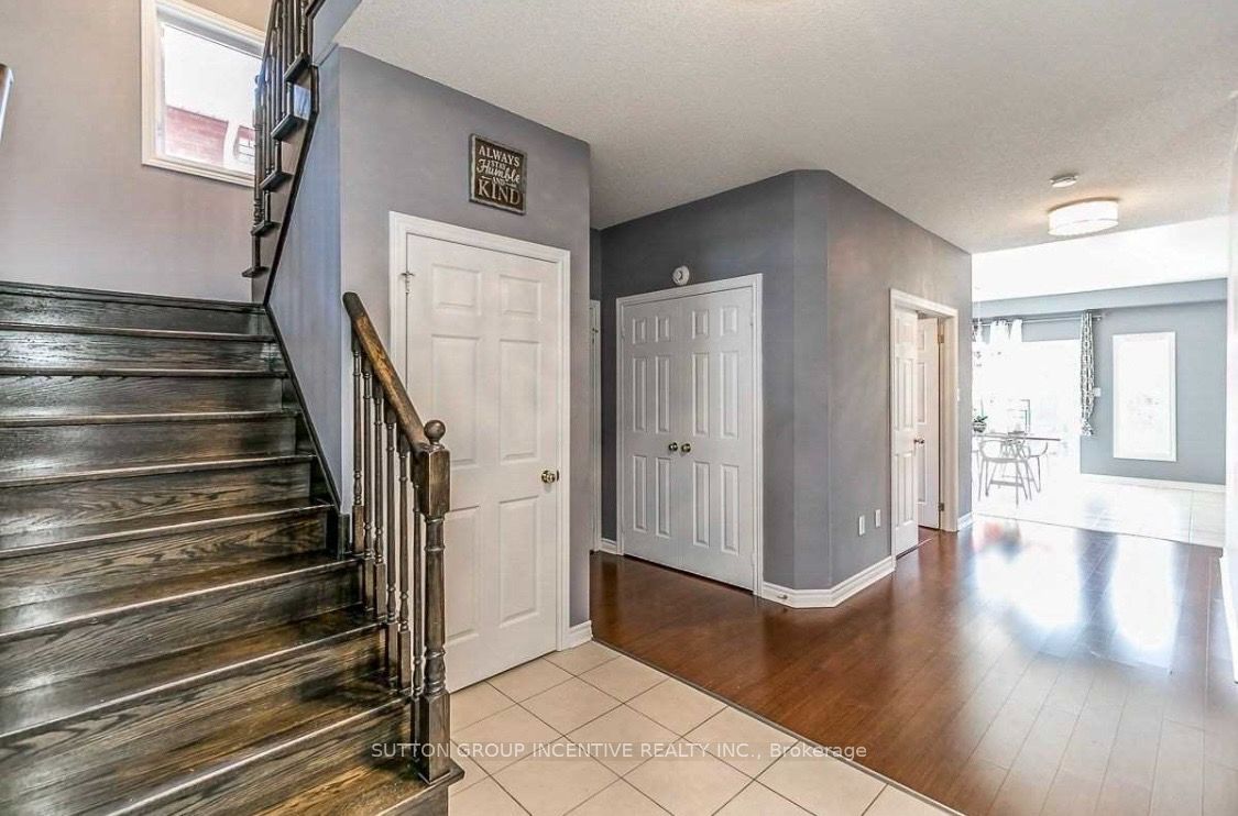 1305 Perniegie Crescent, Innisfil, ON L9S 0B5 photo 2