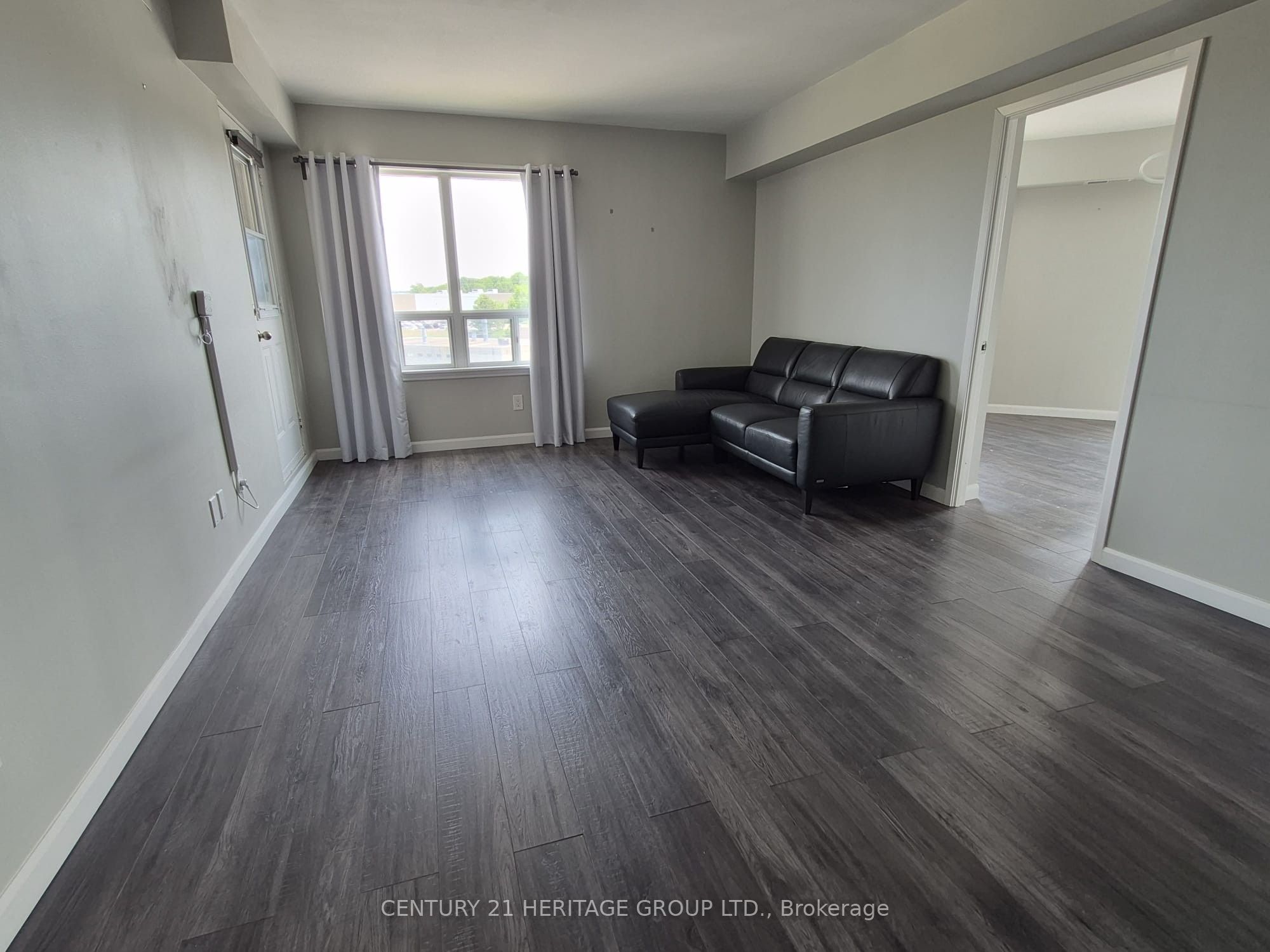 160 Wellington Street 513, Aurora, ON L4G 1J3 photo 4