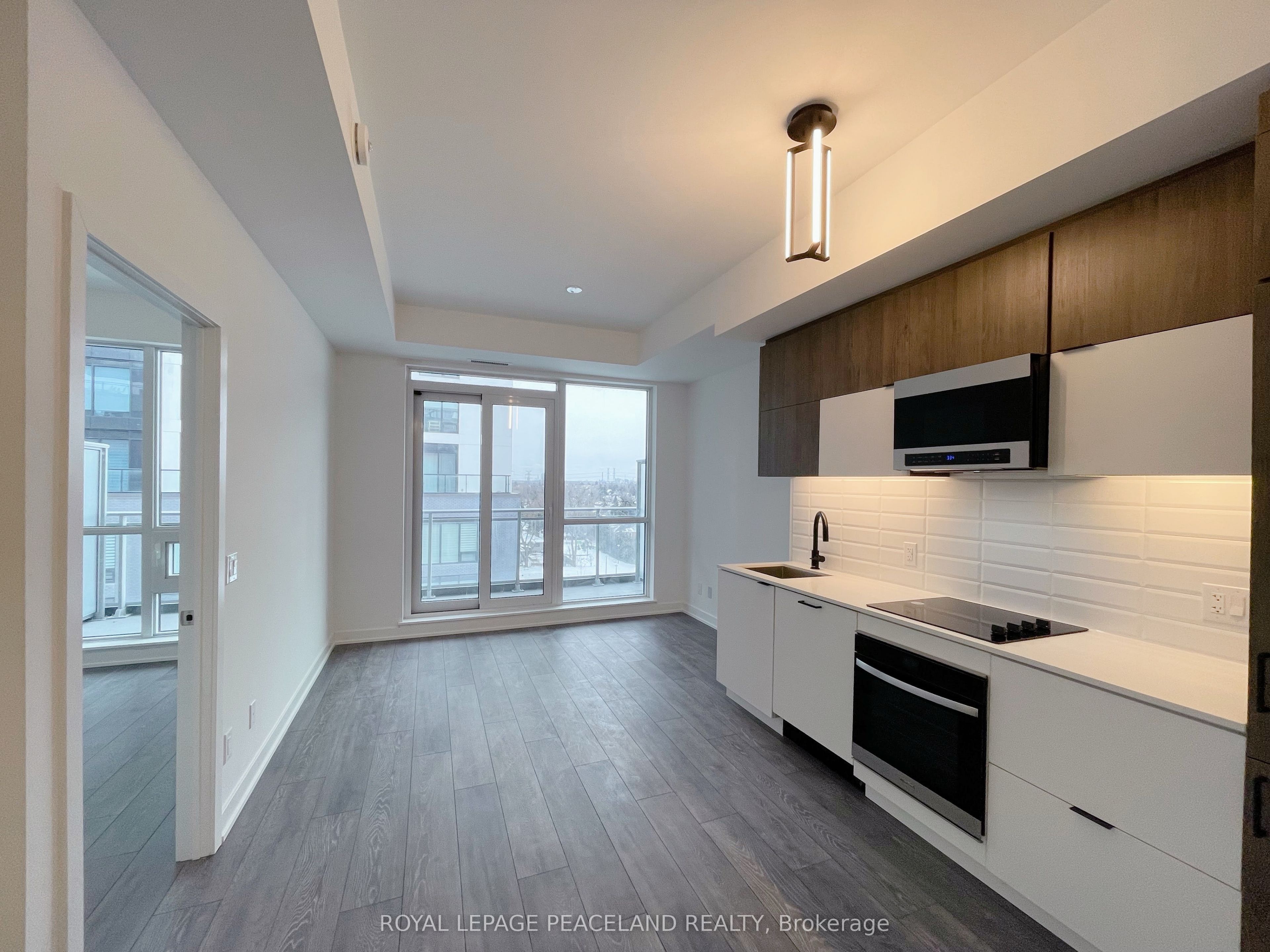 8888 Yonge Street 609, Richmond Hill, ON L4C 5V6 photo 2