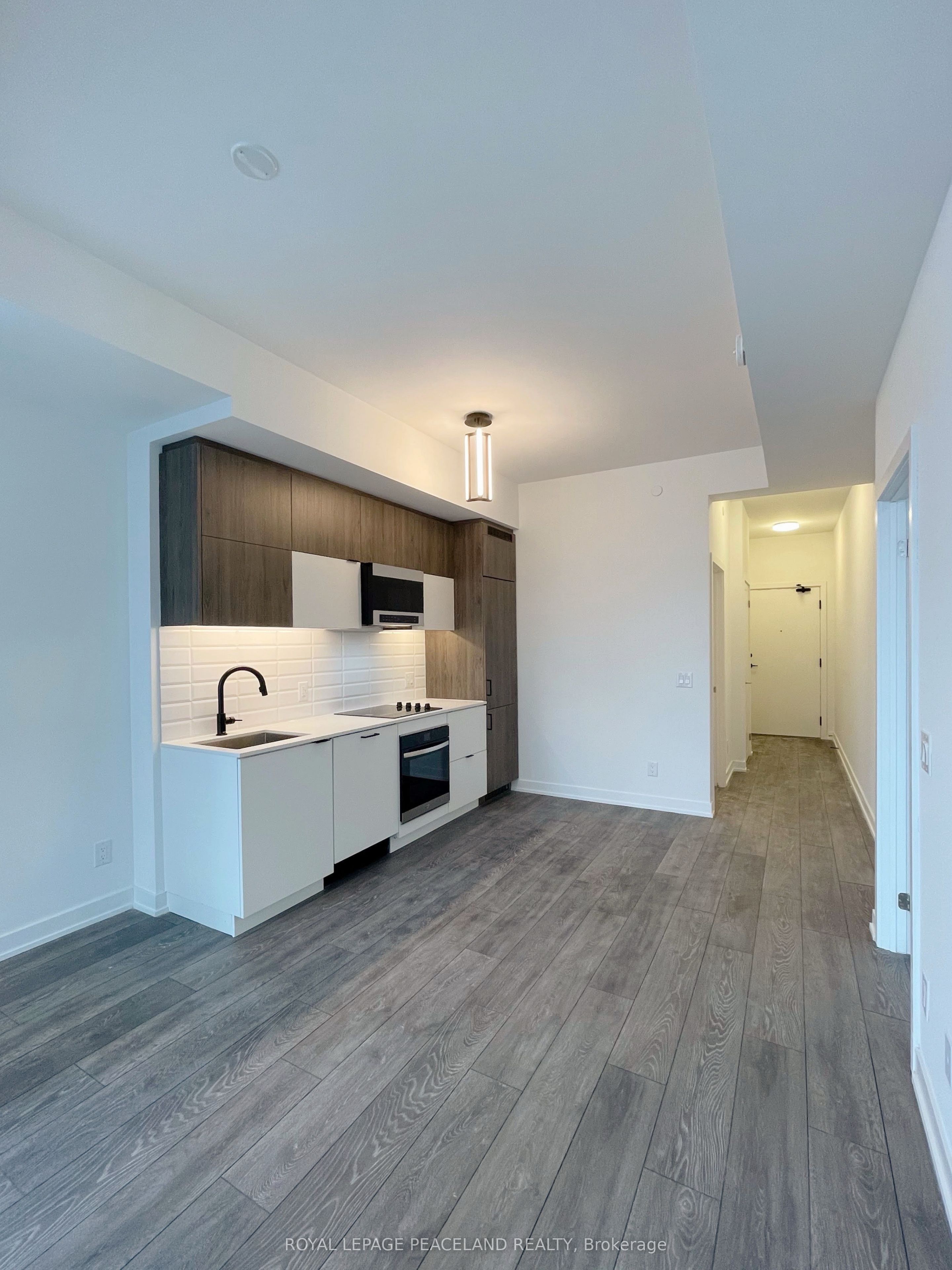 8888 Yonge Street 609, Richmond Hill, ON L4C 5V6 photo 4