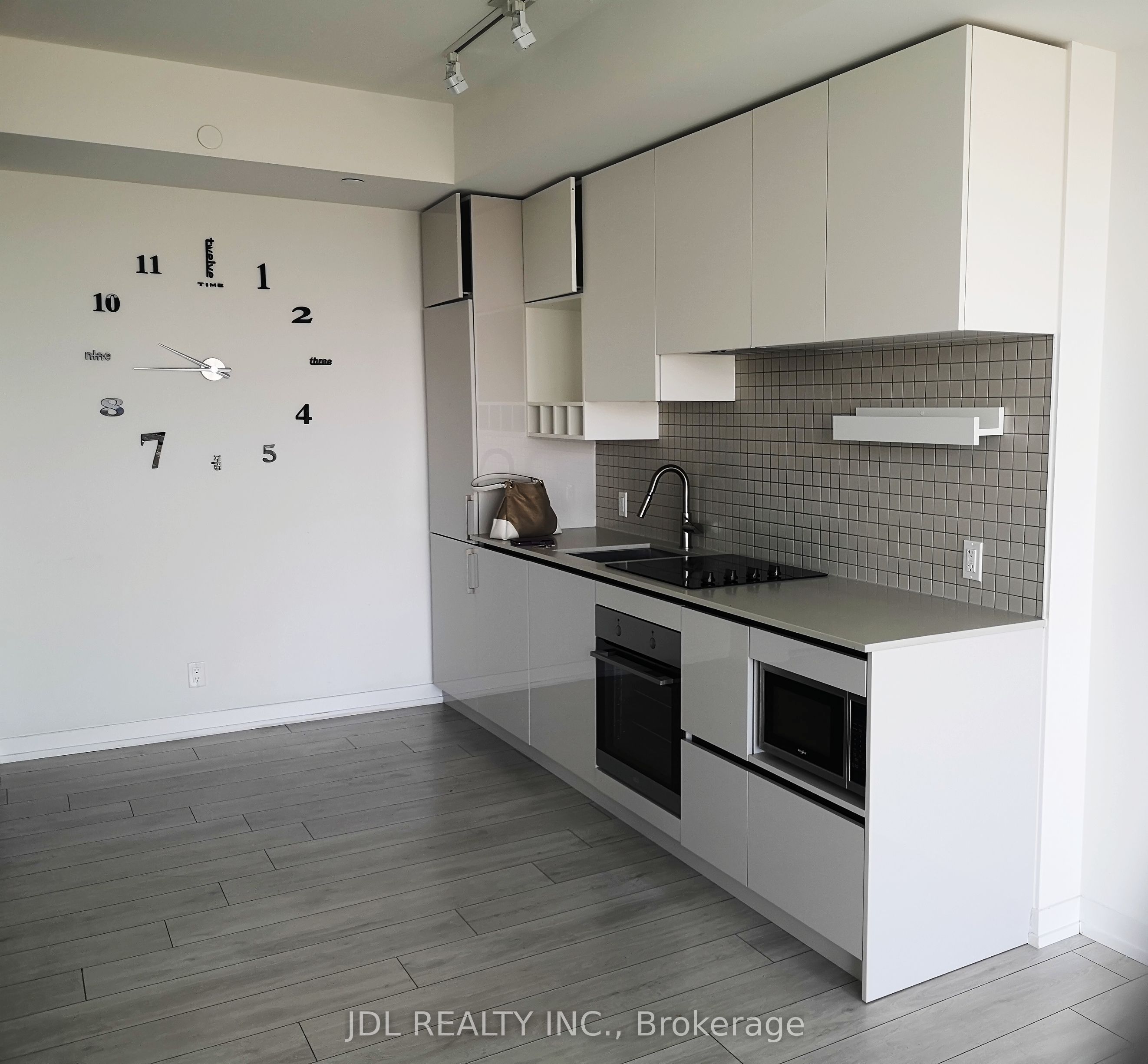 898 Portage Pkwy N/A 5211, Vaughan, ON L4K 0J6 photo 2