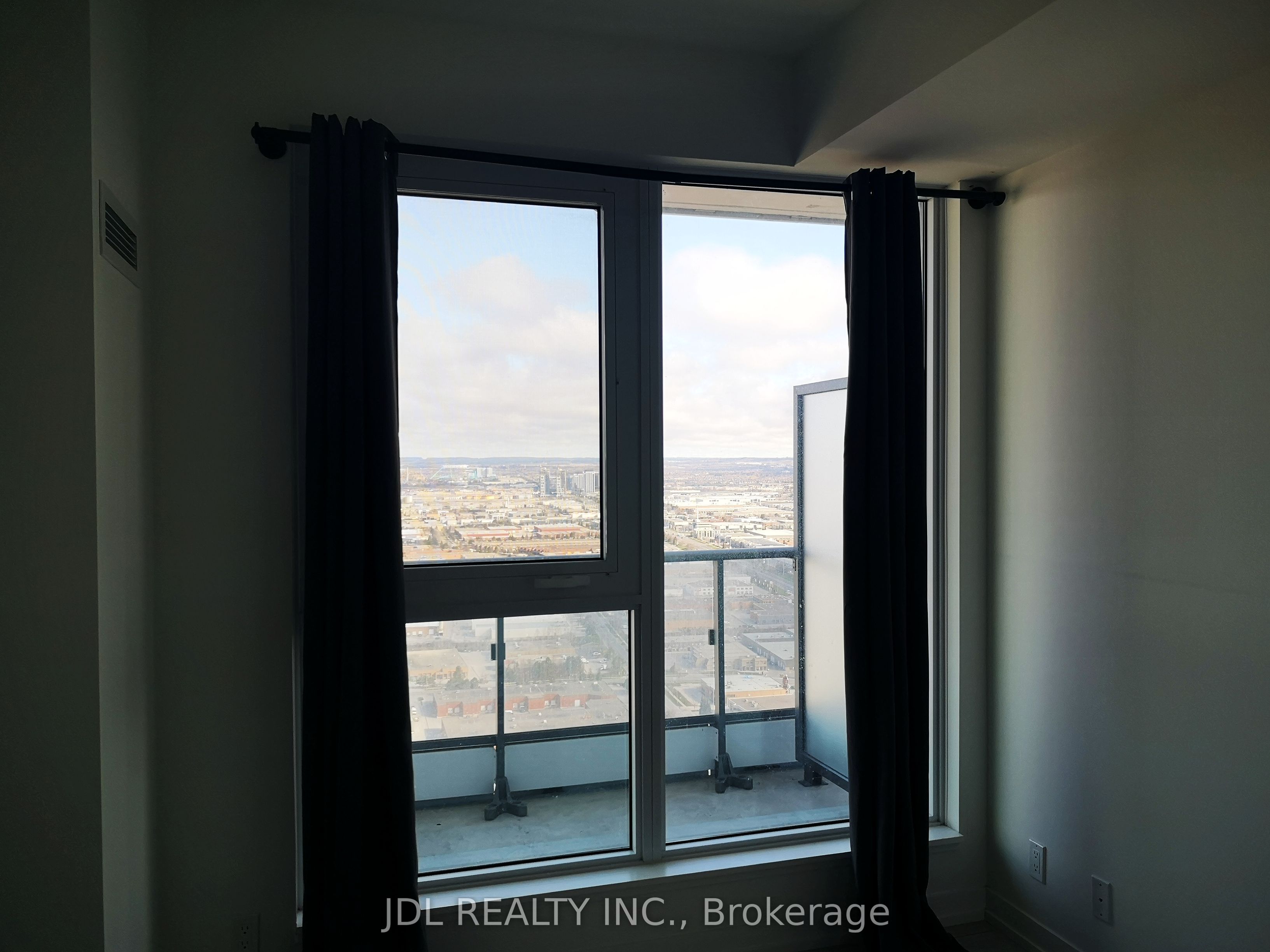 898 Portage Pkwy N/A 5211, Vaughan, ON L4K 0J6 photo 5