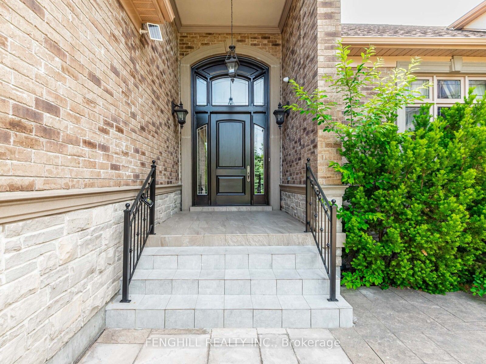 11 Macleod Estate Court, Richmond Hill, ON L4E 0B1 photo 4