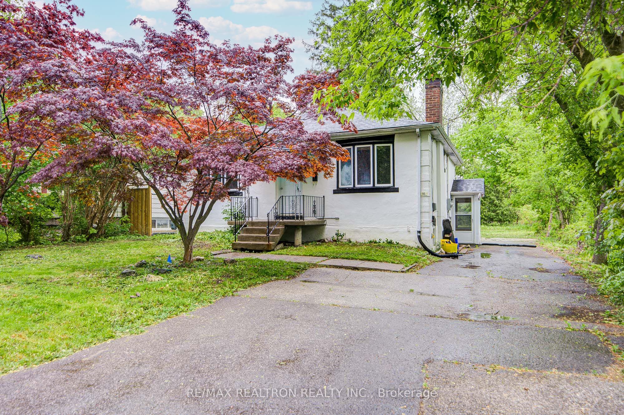 95 Roseview Avenue, Richmond Hill, ON L4C 1C6 photo 2