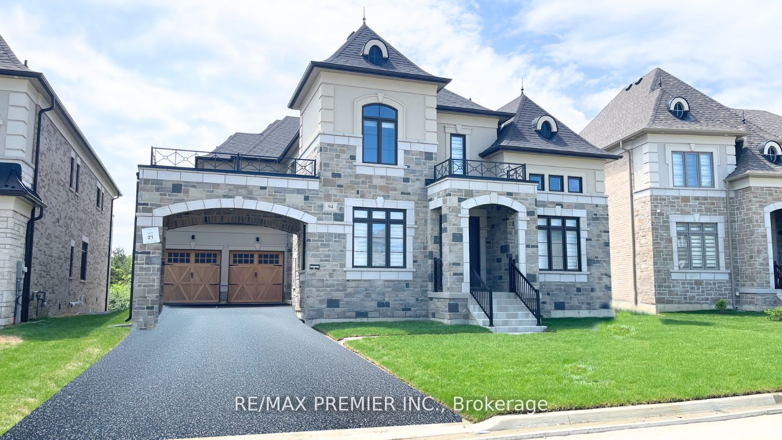 94 Sunny Acres Crescent, King, ON L7B 0S6