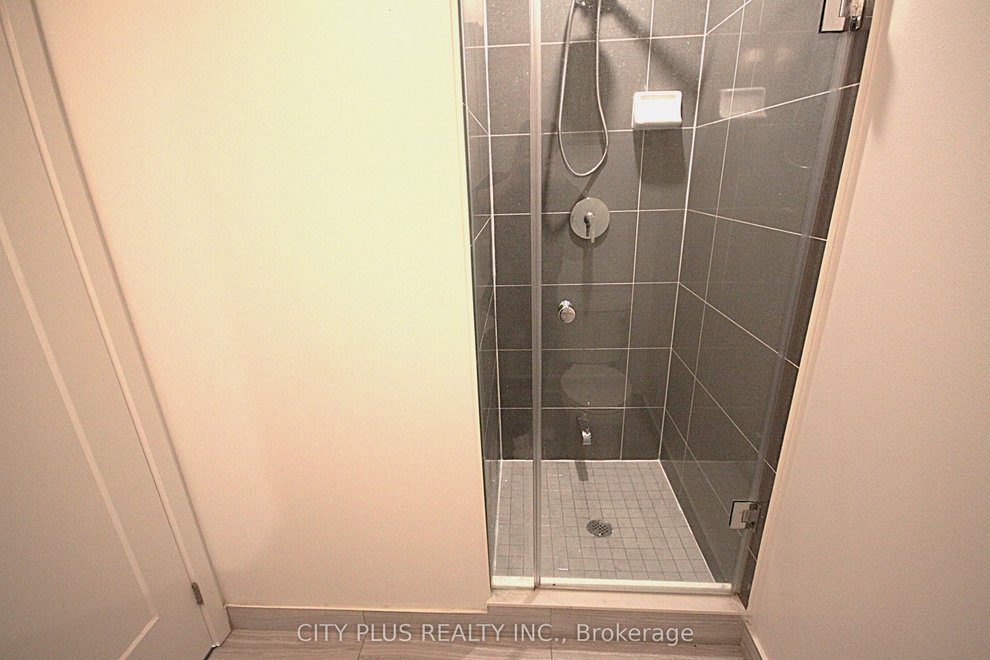 105 Oneida Crescent 809, Richmond Hill, ON L4B 0H6 photo 5