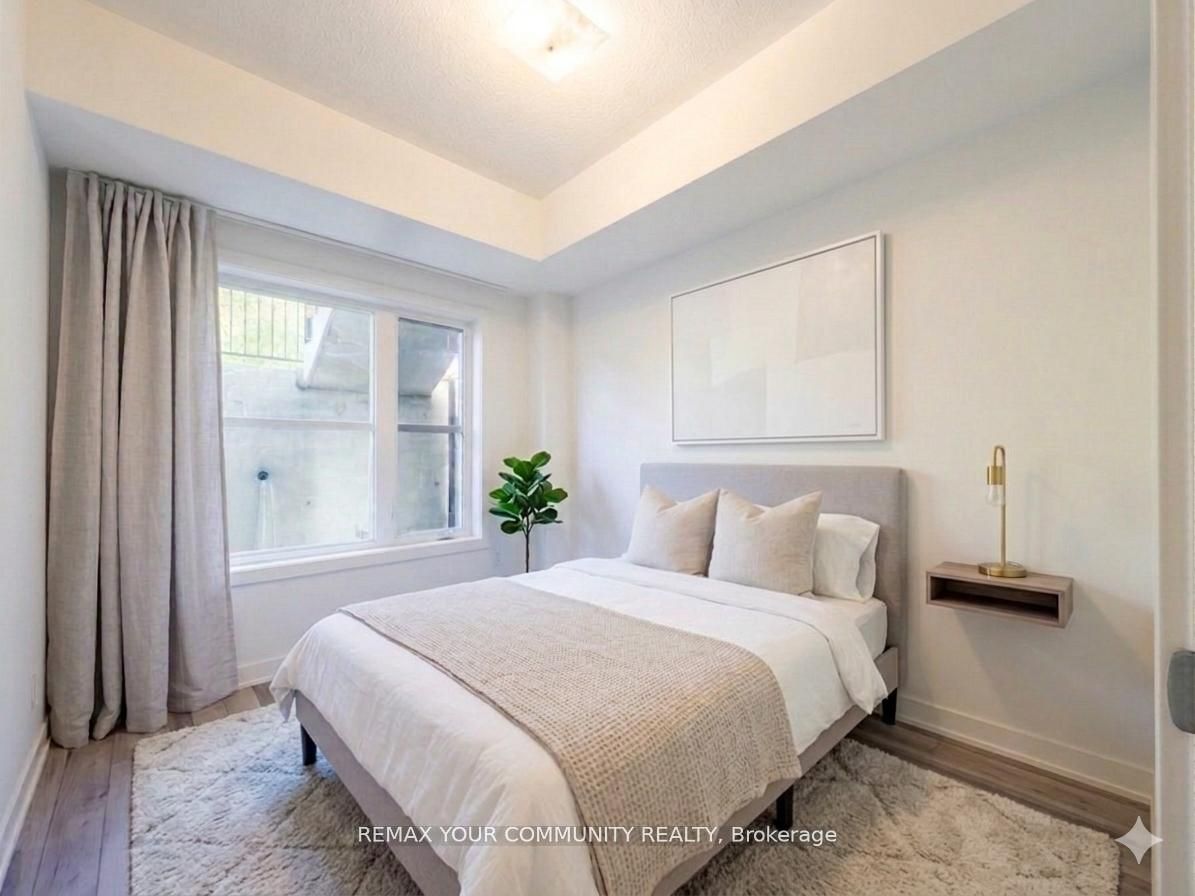 15100 Yonge Street 106, Aurora, ON L4G 4C8