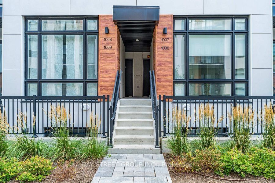 14 David Eyer Road 1007, Richmond Hill, ON L4S 0N4 photo 2