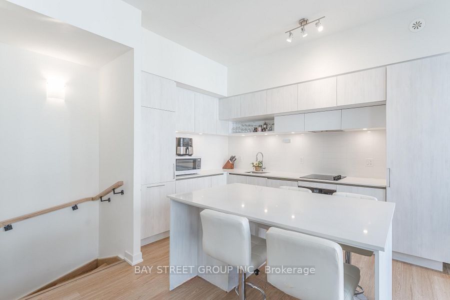14 David Eyer Road 1007, Richmond Hill, ON L4S 0N4 photo 3