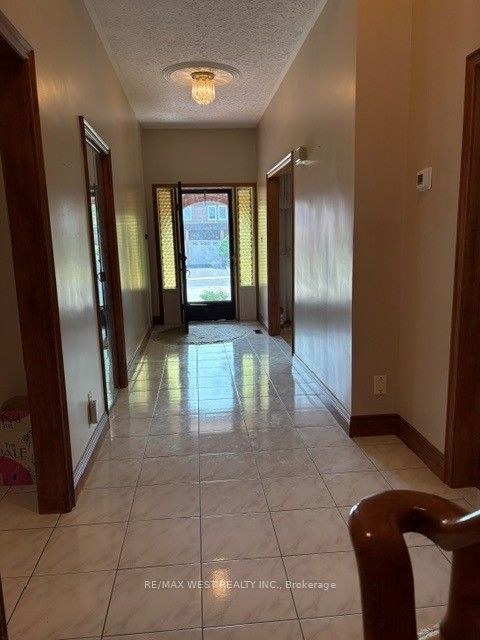 98 Jeanne Drive, Vaughan, ON L4L 1X9 photo 3