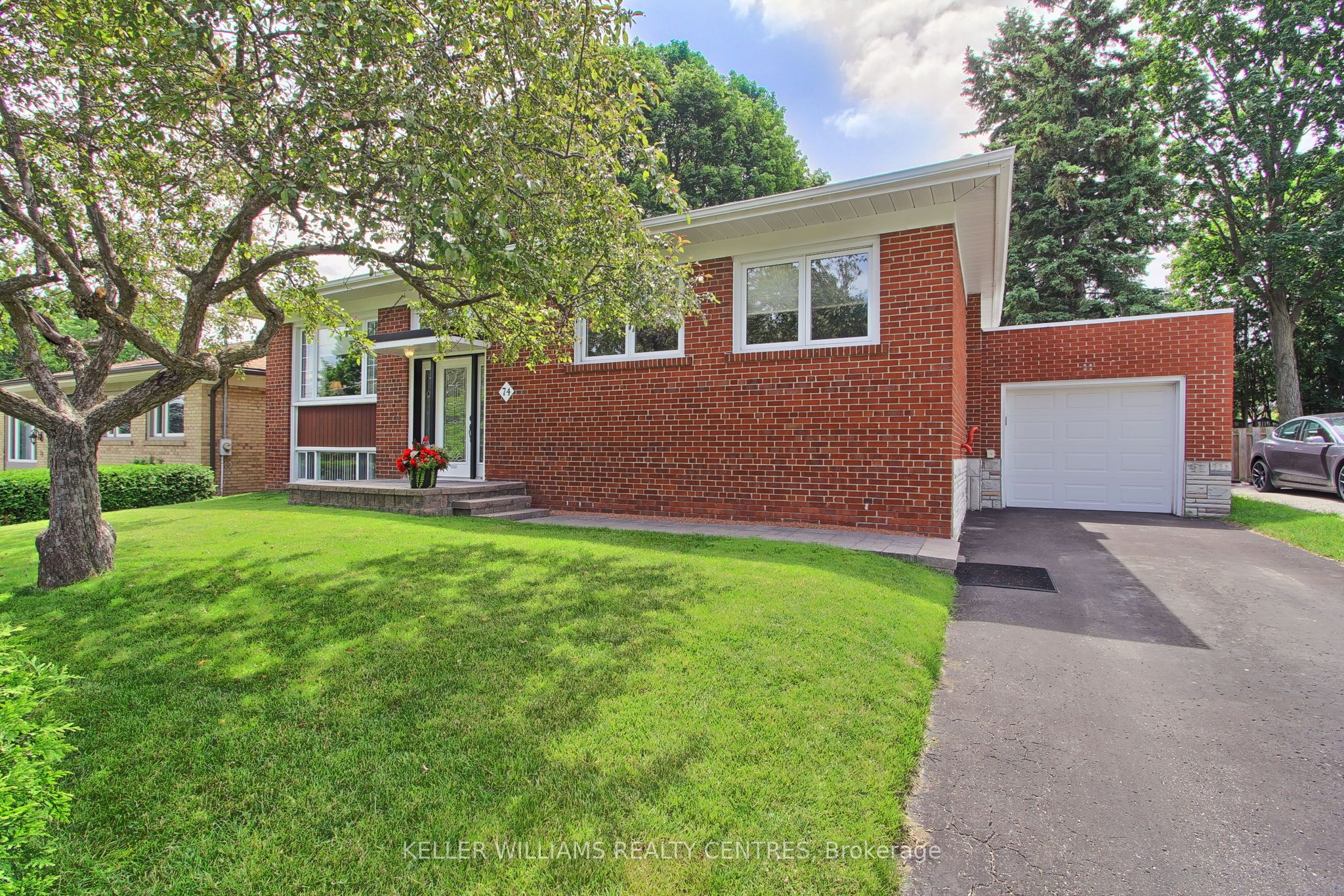 74 Boothbay Crescent, Newmarket, ON L3Y 1Y5 photo 2