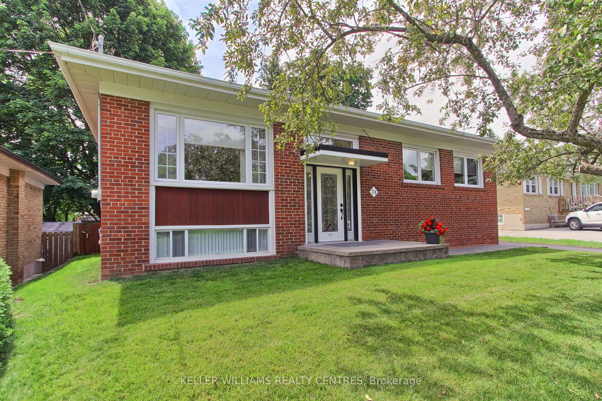 74 Boothbay Crescent, Newmarket, ON L3Y 1Y5 photo 3