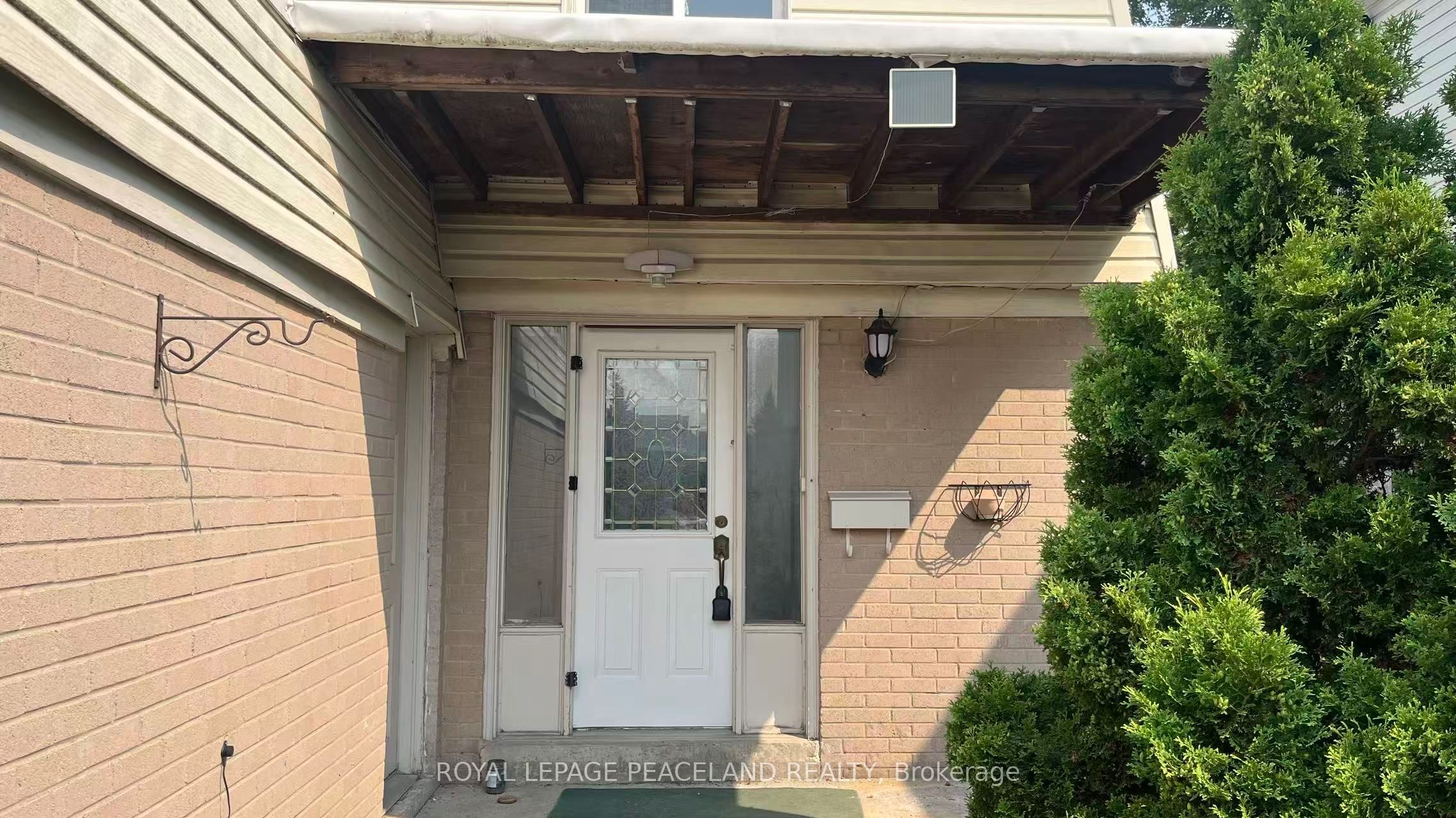 711 Irwin Crescent, Newmarket, ON L3Y 5A4 photo 2
