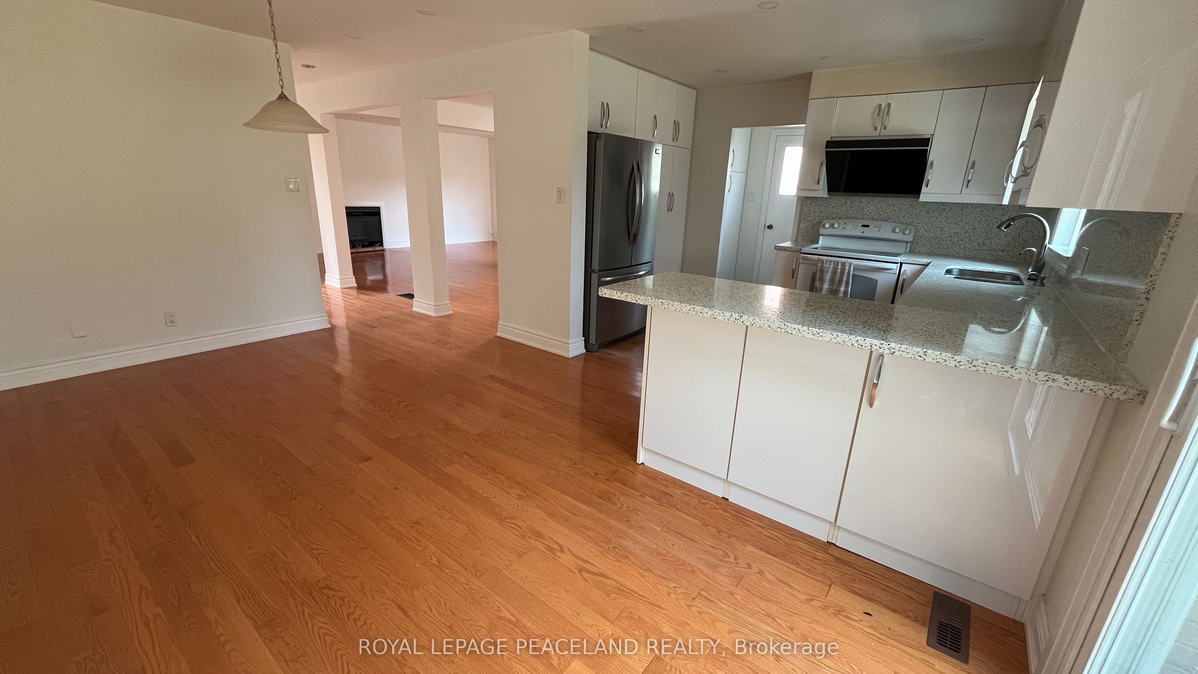 711 Irwin Crescent, Newmarket, ON L3Y 5A4 photo 5