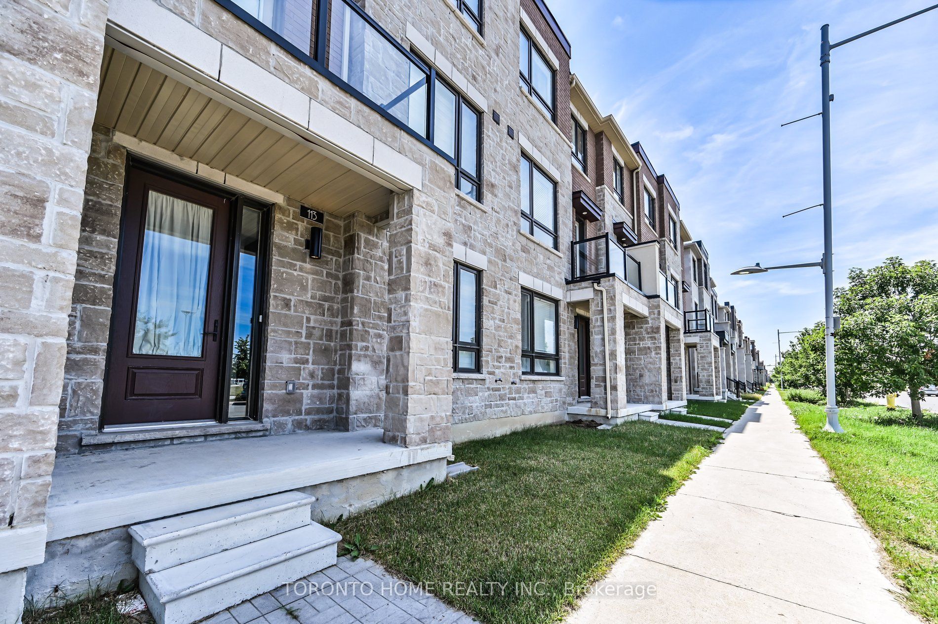 113 Mumbai Drive, Markham, ON L3S 0G3 photo 2