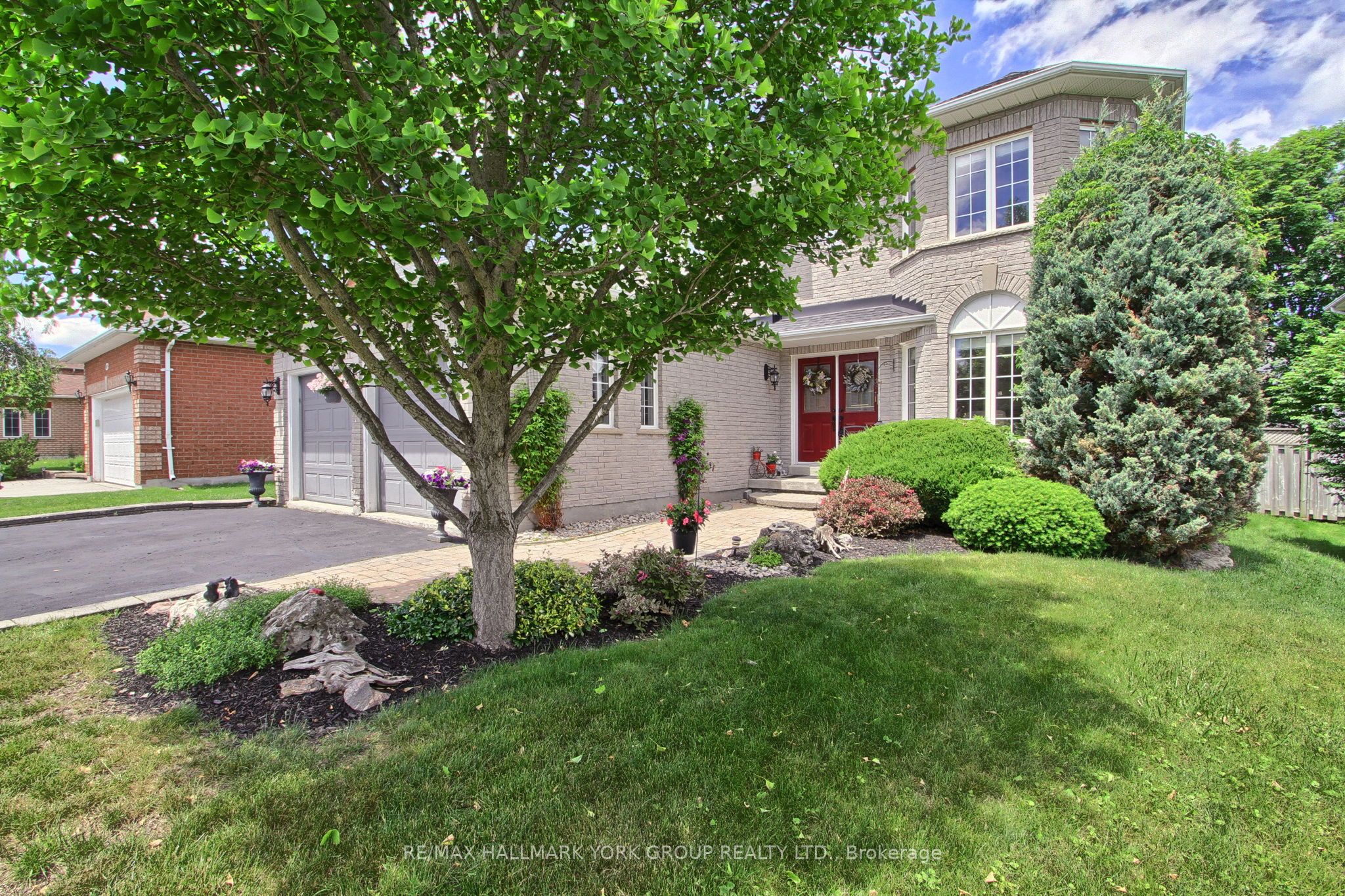 571 Goodyear Crescent, Newmarket, ON L3Y 8L2 photo 3