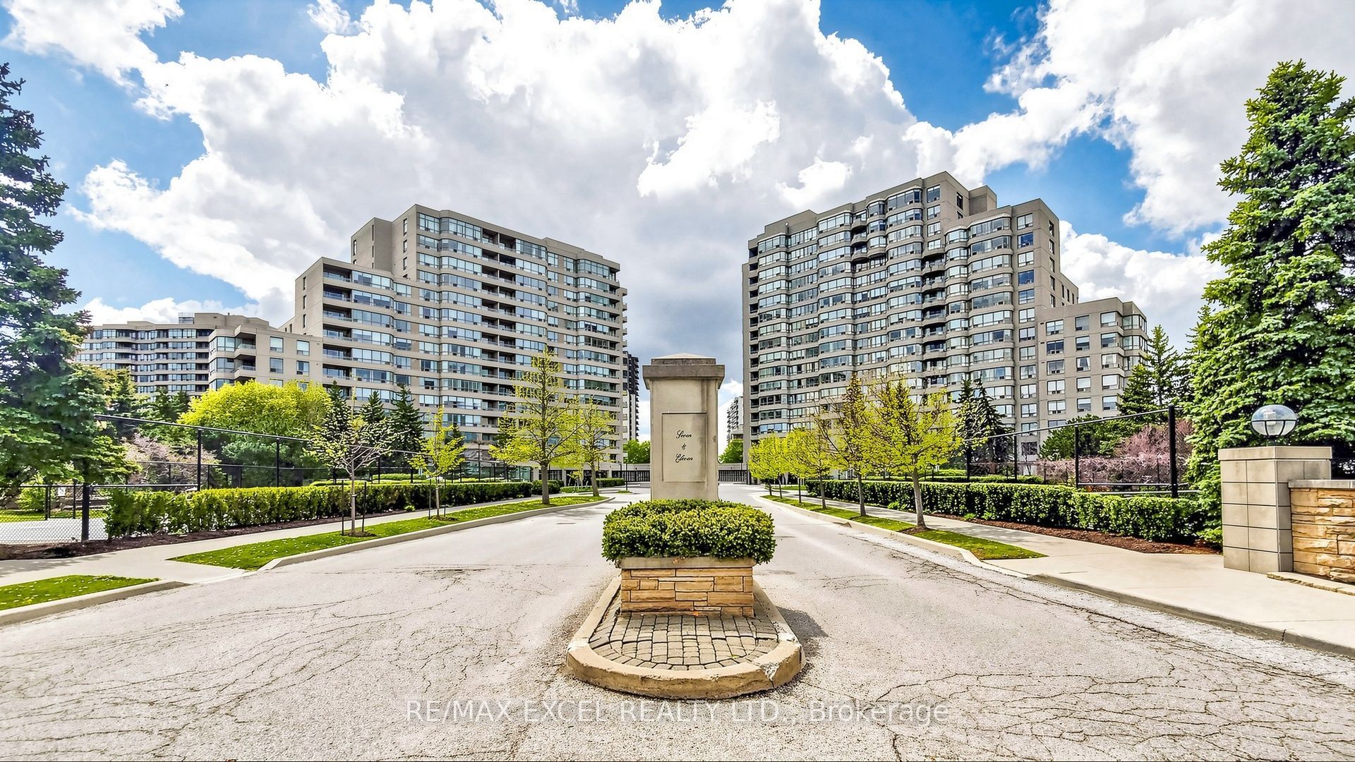 11 Townsgate Drive 718, Vaughan, ON L4J 8G4 photo 2
