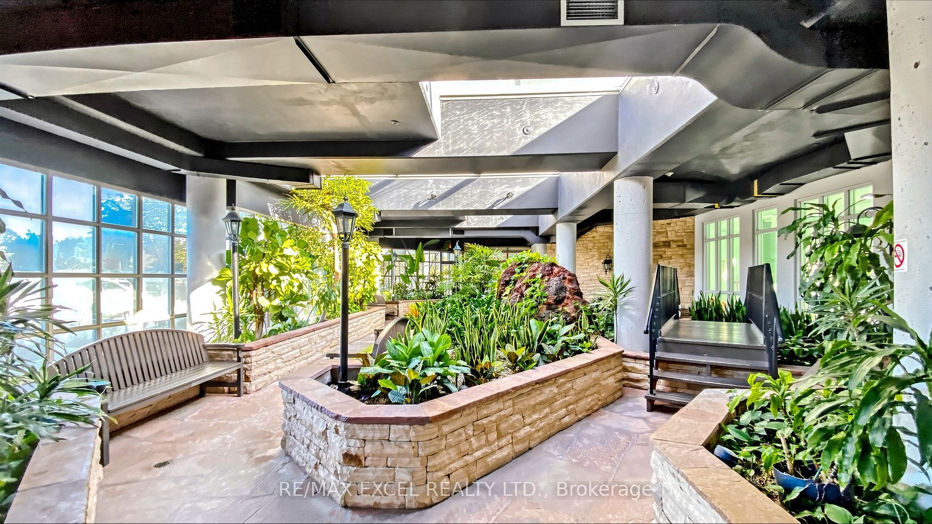 11 Townsgate Drive 718, Vaughan, ON L4J 8G4 photo 4