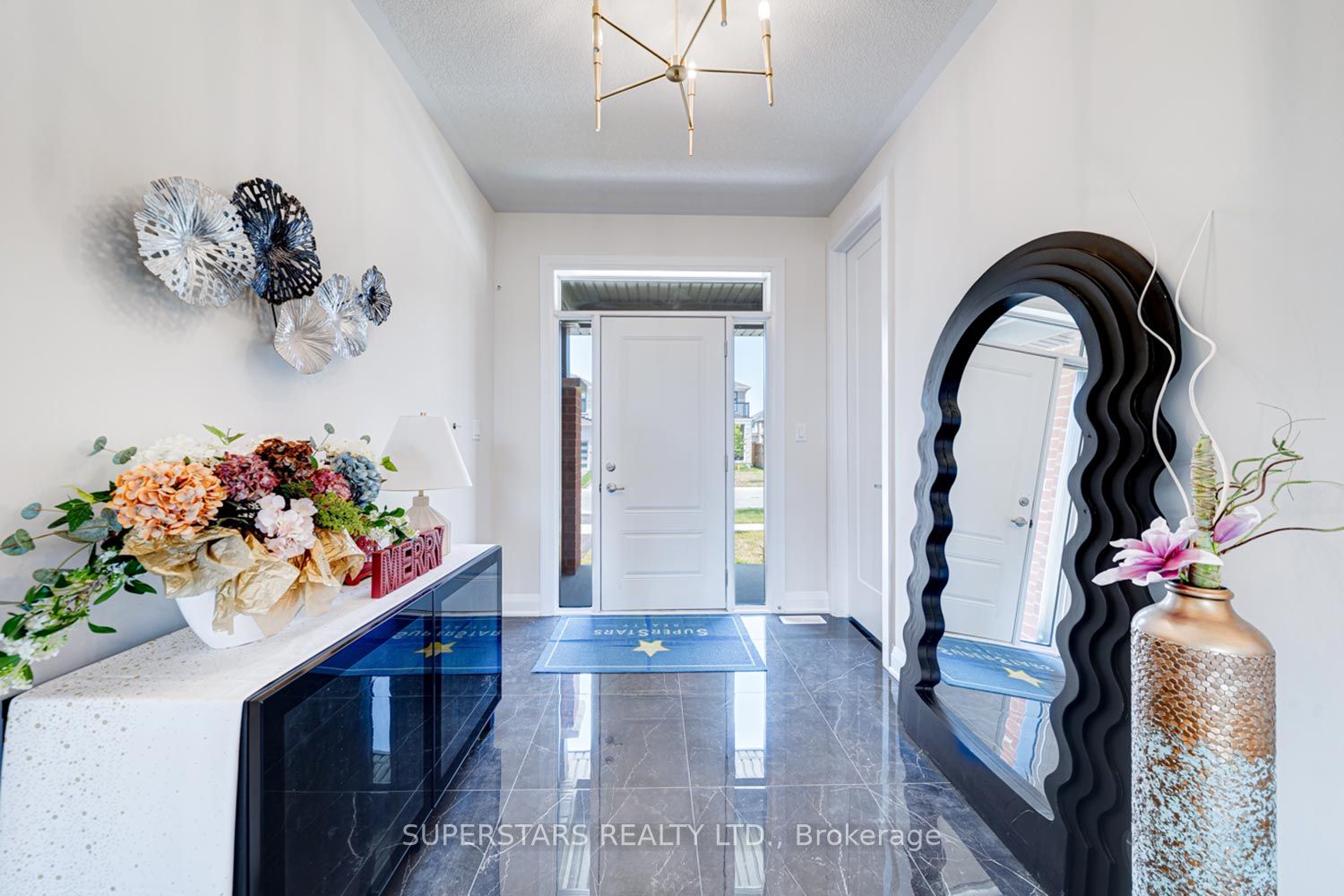 33 John Dallimore Drive, Georgina, ON L4P 0S6 photo 2