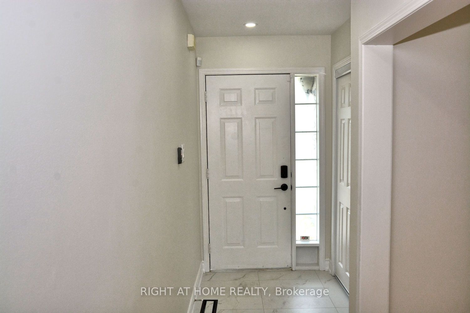 255 Marble Place, Newmarket, ON L3X 2Y3 photo 2