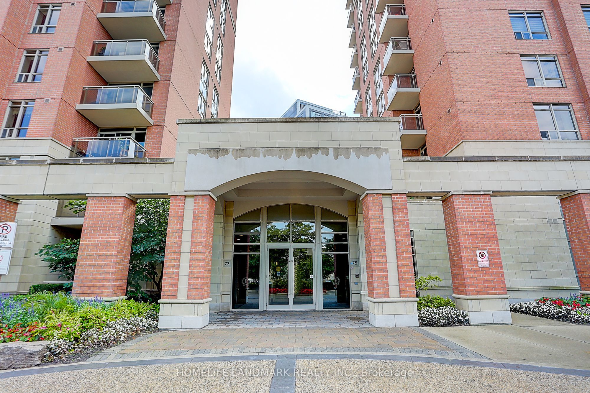 75 King William Crescent 1013, Richmond Hill, ON L4B 0C1 photo 4