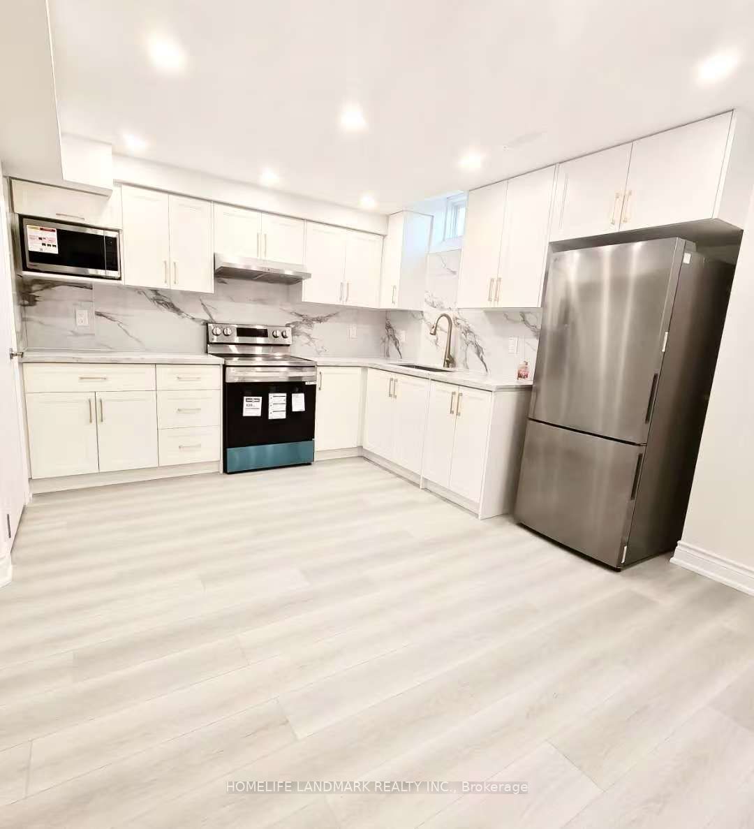 252 Borealis Avenue, Aurora, ON L4G 7V9 photo 2