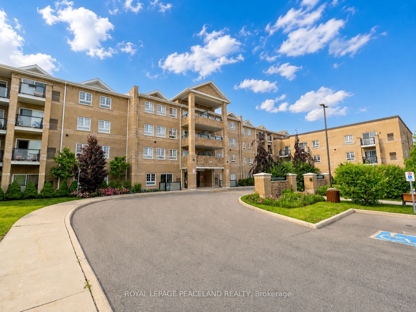 481 Rupert Avenue 307, Whitchurch-Stouffville, ON L4A 1T7 photo 2