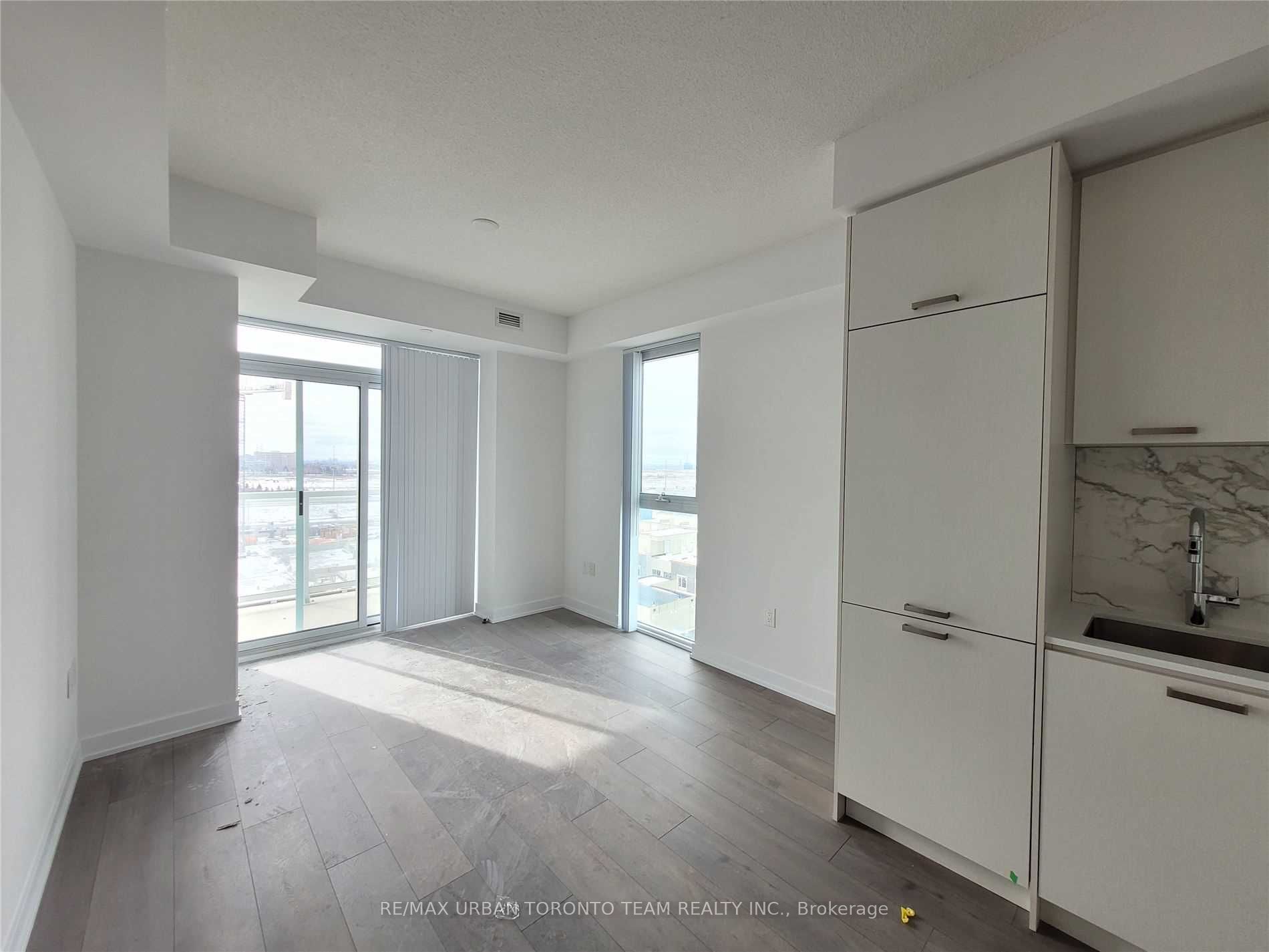 38 Honeycrisp Crescent 1805, Vaughan, ON L4K 0M7 photo 5