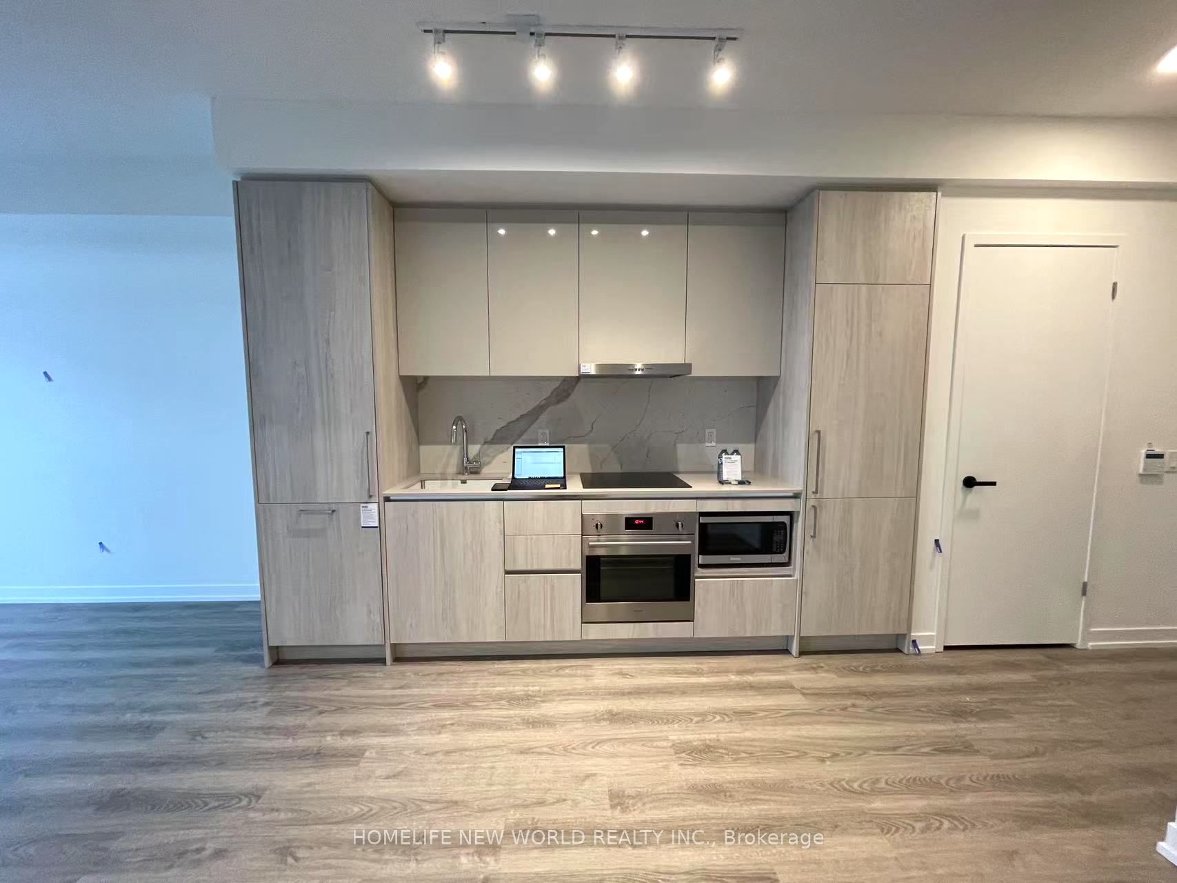 195 Commerce Street 4907, Vaughan, ON L4K 0P9 photo 2
