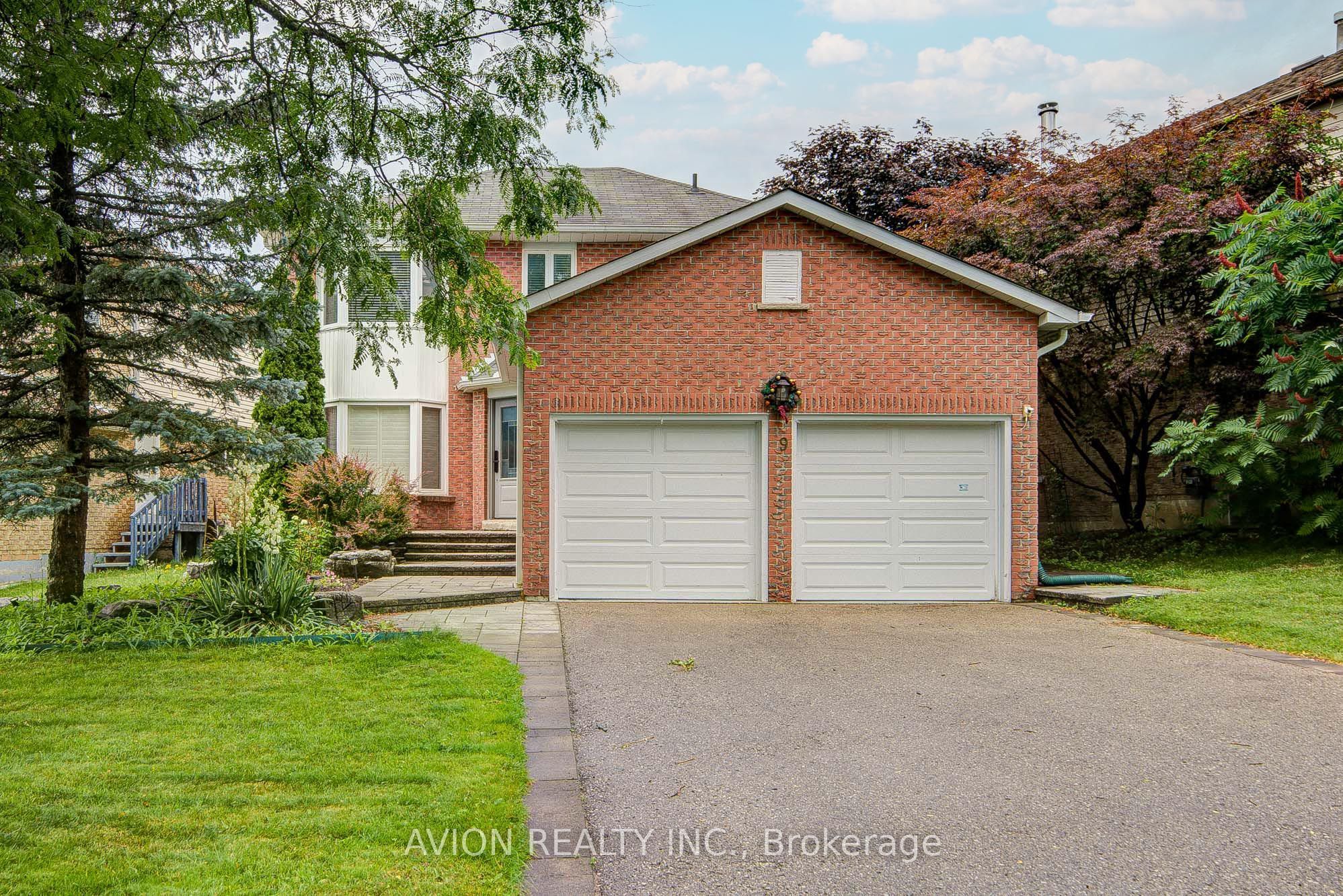 9 Falan Heights Crescent, Aurora, ON L4G 5C2