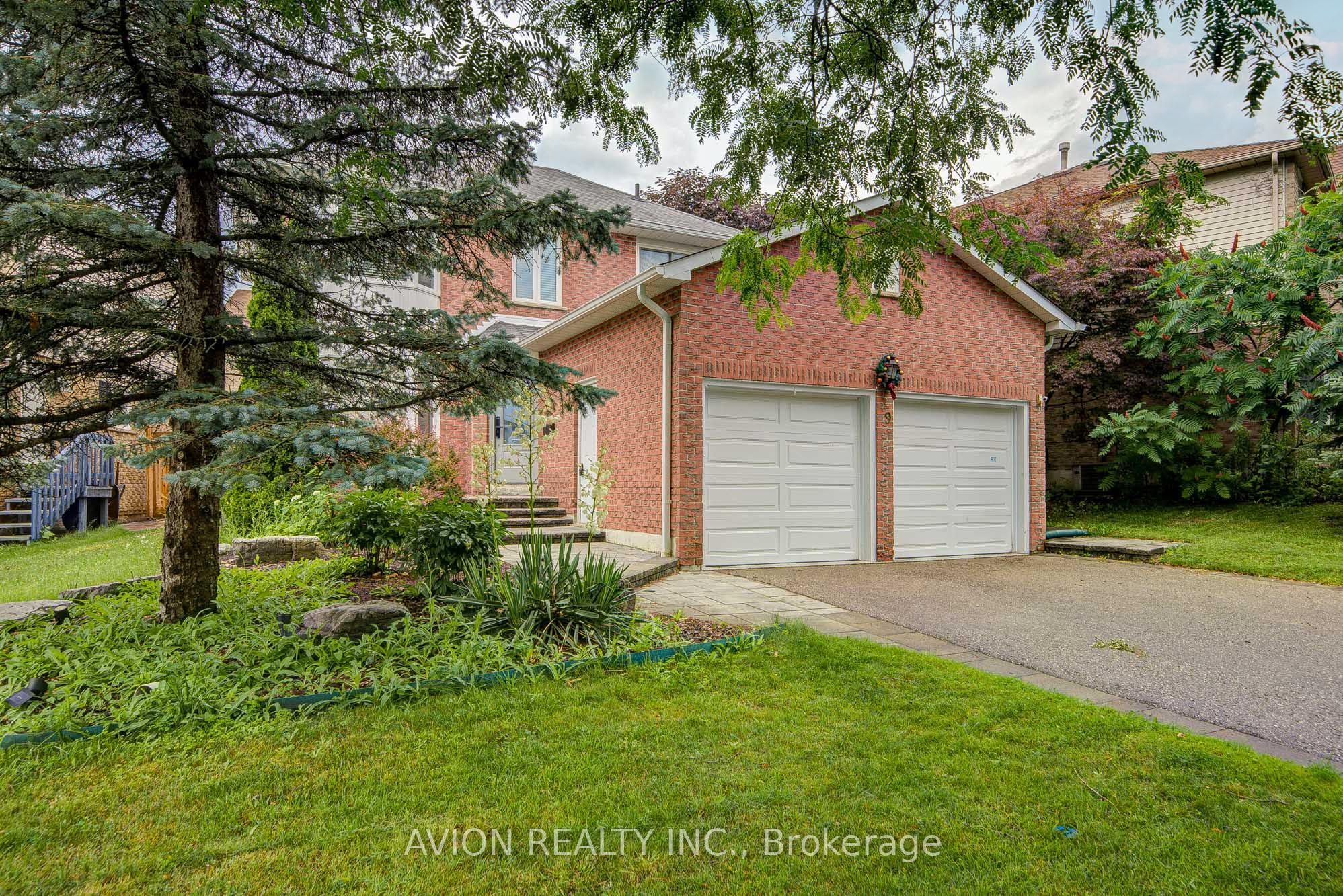 9 Falan Heights Crescent, Aurora, ON L4G 5C2 photo 2