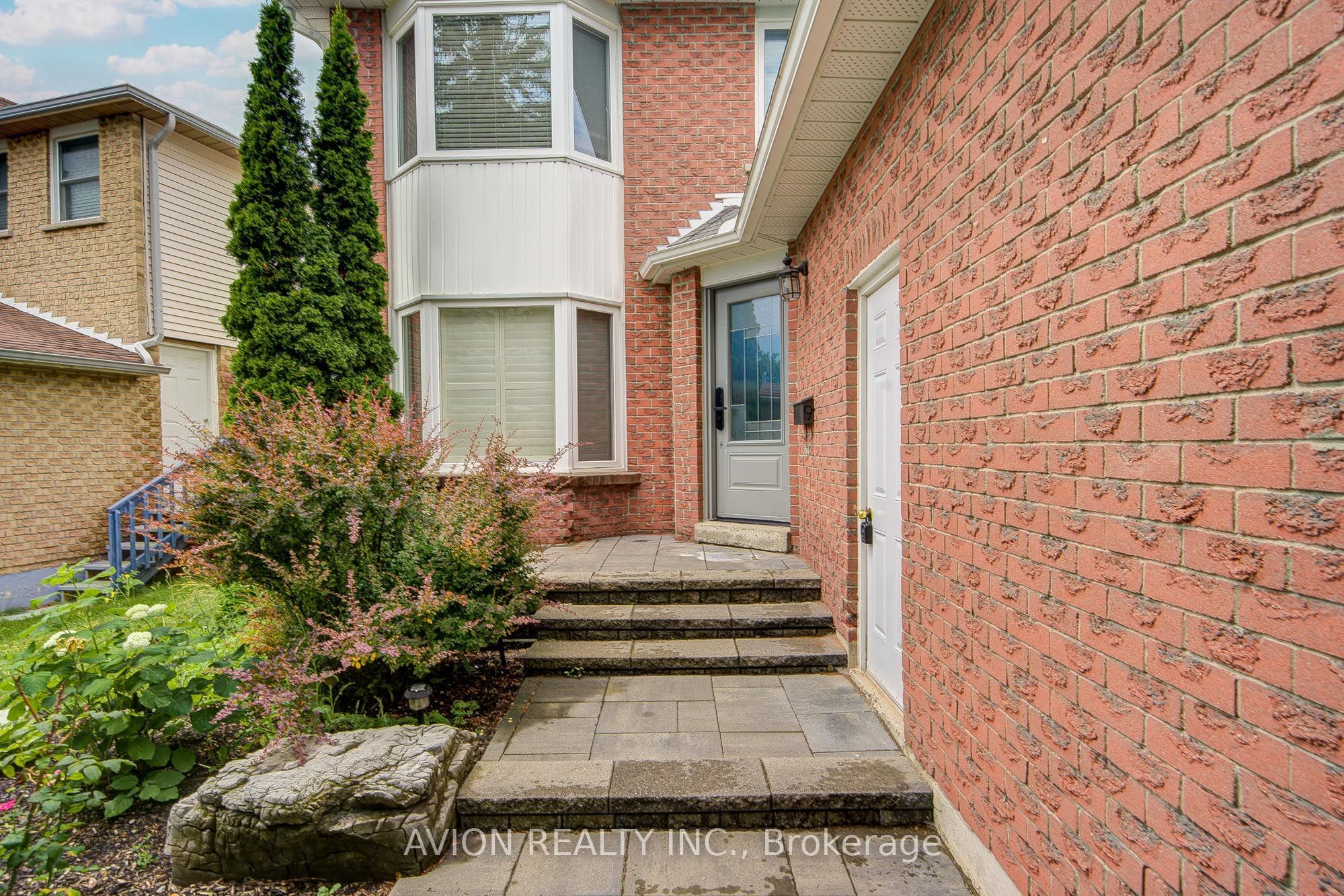 9 Falan Heights Crescent, Aurora, ON L4G 5C2 photo 4