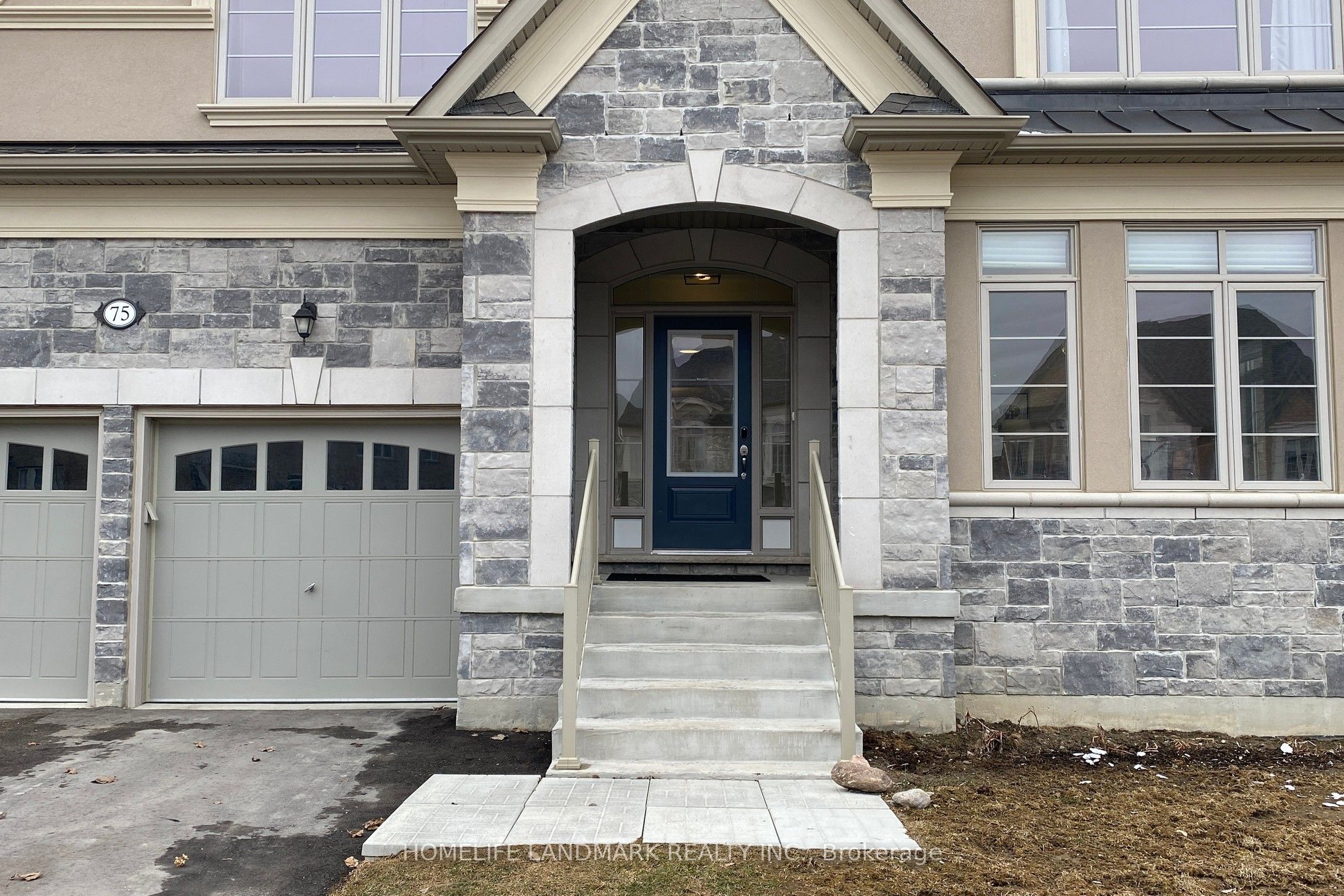 75 Mitchell Place, Newmarket, ON L3Y 7N6 photo 2