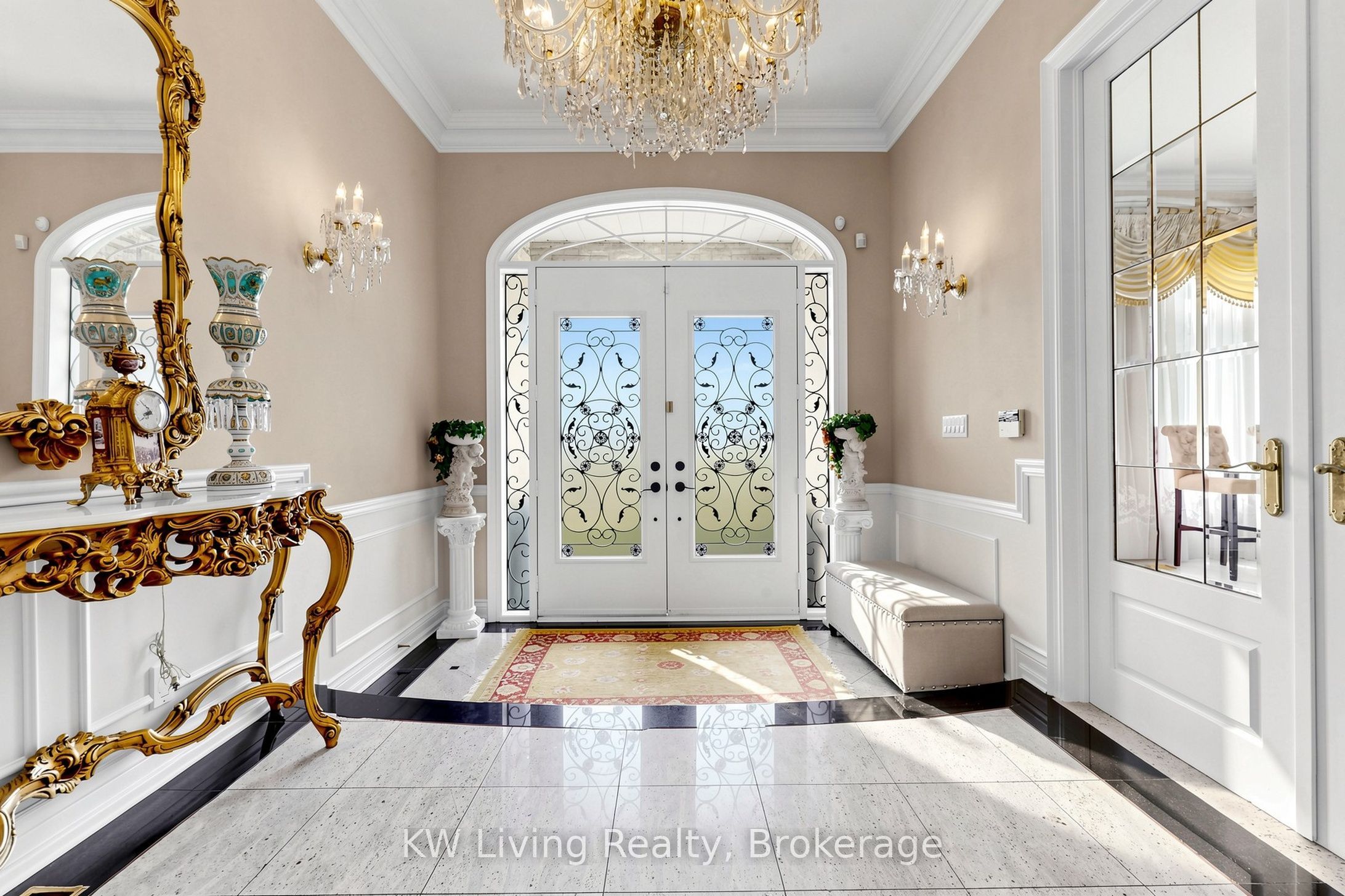 16 Montressor Court, Richmond Hill, ON L4B 4B7 photo 2