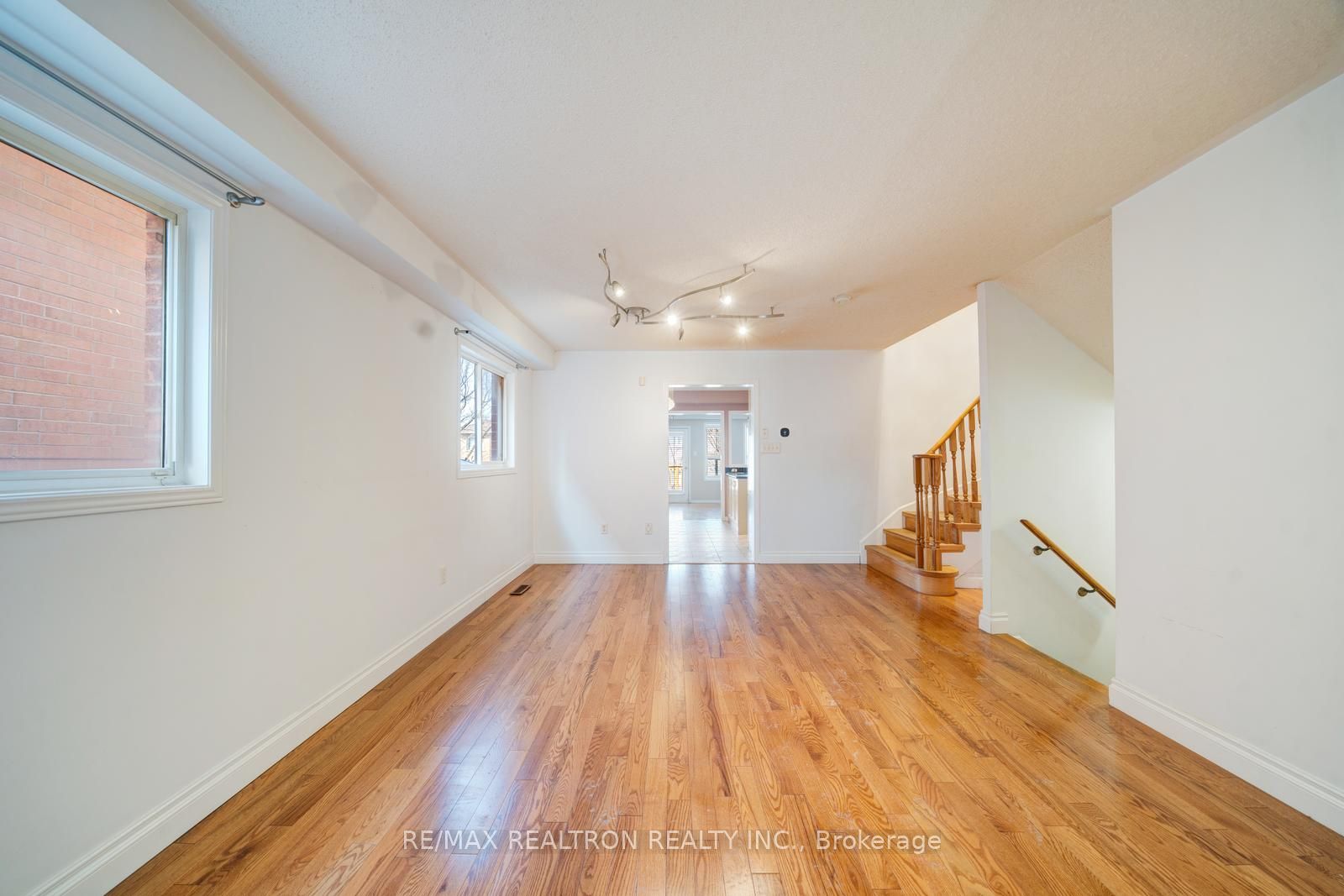 60 Harmony Road, Vaughan, ON L4K 5G4 photo 4